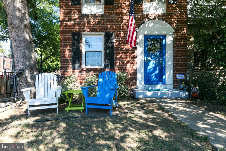 Beautifully remodeled and expanded brick end-unit townhome in desirable Del Ray.  Gorgeous hardwood floors throughout two levels. Sun streams through skylights and large windows into the renovated kitchen and adjoining family room addition. Fully finished basement with rec room or office and full bath provides another level of living space. Cozy deck overlooks fenced yard and off street parking.