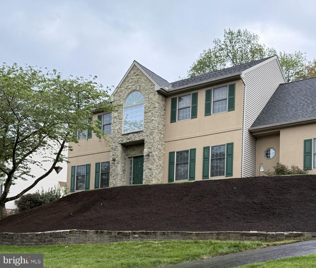 Photo of 20 Silver Drive, ELIZABETHTOWN, PA 17022 (MLS # PALA2065418)