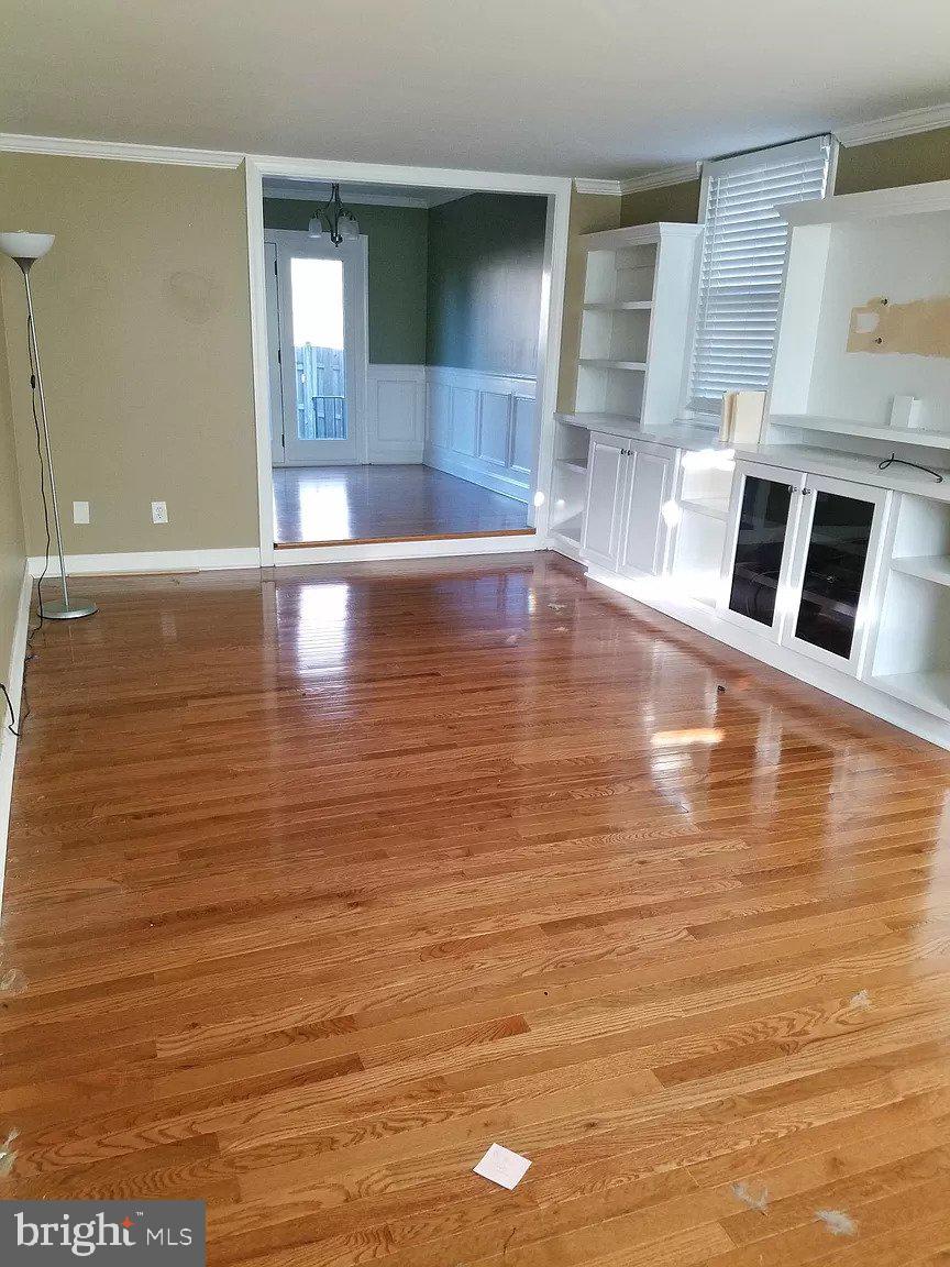 HAMPTON COURT - Residential Lease