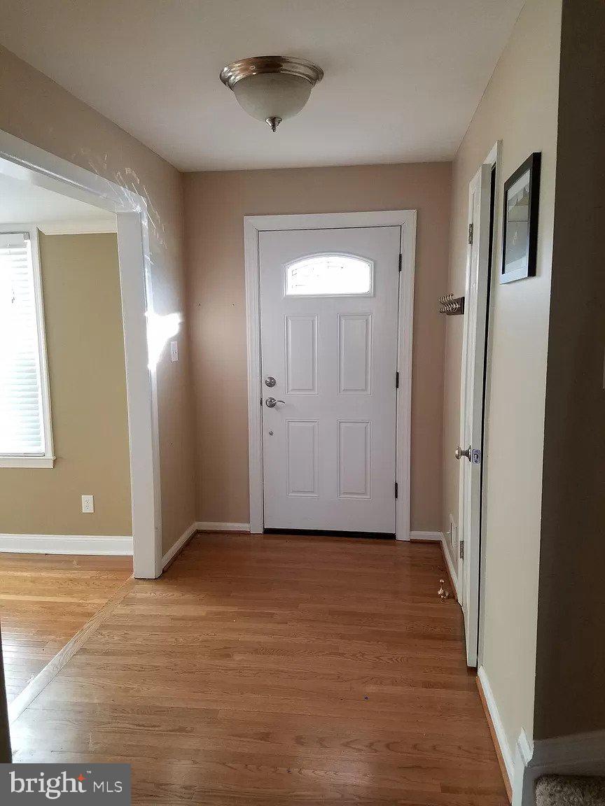 HAMPTON COURT - Residential Lease