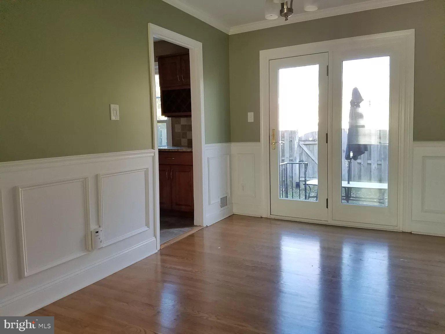 HAMPTON COURT - Residential Lease