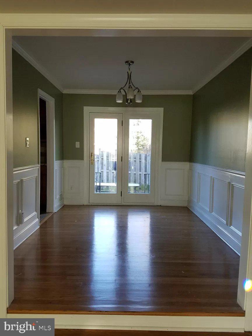 HAMPTON COURT - Residential Lease