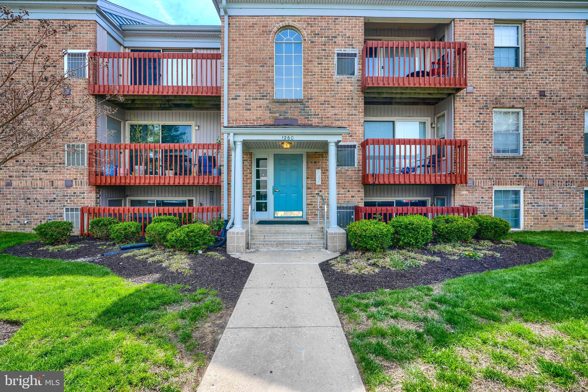 Rare opportunity to own a gorgeous Waterview 3BR/ 1BA Condo set in the quiet, secluded neighborhood of Waterford Landing in Essex, MD. This amazing Condo offers 3 spacious bedrooms with ample storage, even 1 walk-in closet. Open floor plan and lots of natural light with 4 ceiling fans (LR and each BR). Newer appliances in the kitchen - refrigerator with icemaker, stove, dishwasher and garbage disposal. Newer HVAC and water heater, even stackable front load washer and dryer!
Outside balcony and bedroom windows offer stunning views of Deep Creek. Build-in book shelves, lots of storage space and extras.