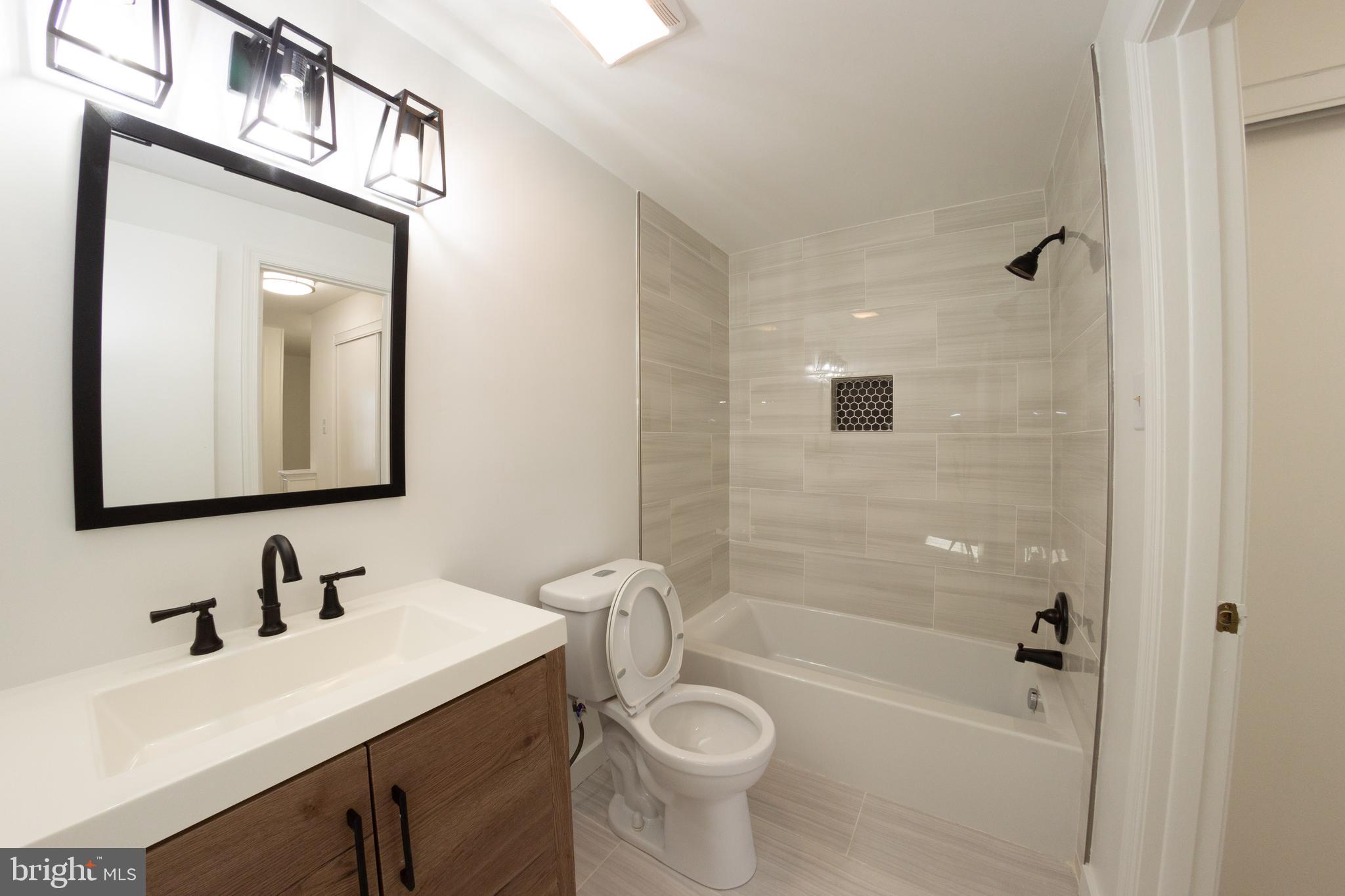 CHURCHILL TOWN - Residential Lease