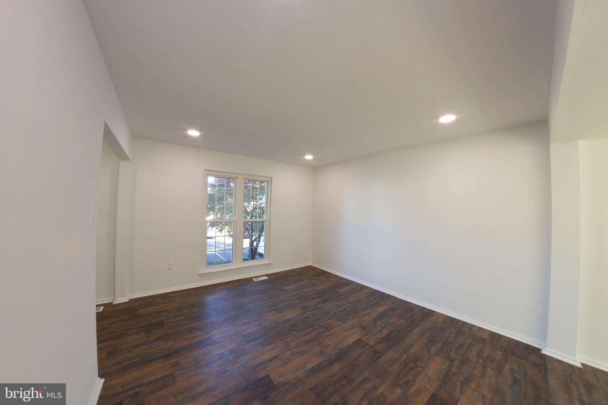 CHURCHILL TOWN - Residential Lease