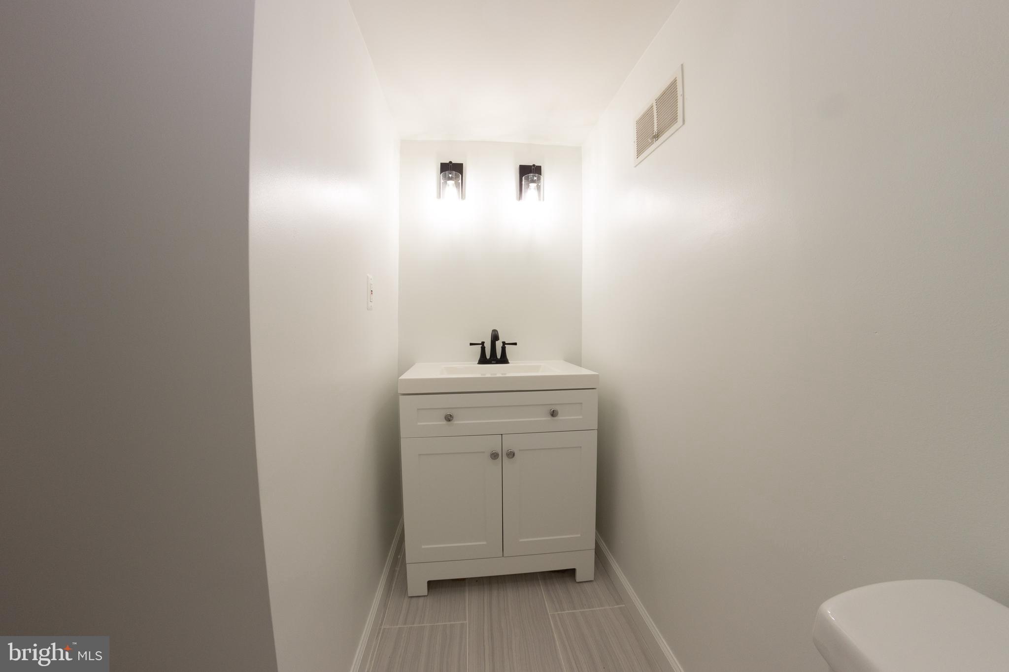 CHURCHILL TOWN - Residential Lease