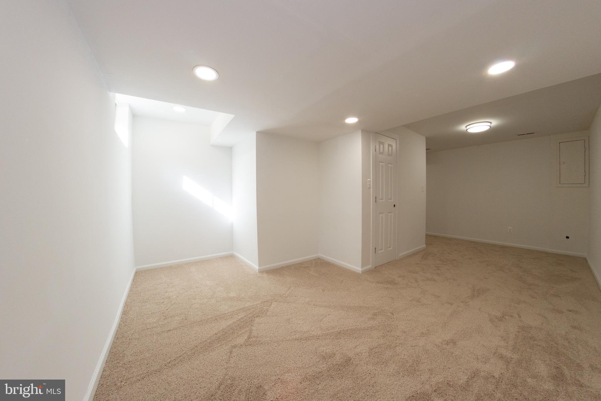 CHURCHILL TOWN - Residential Lease