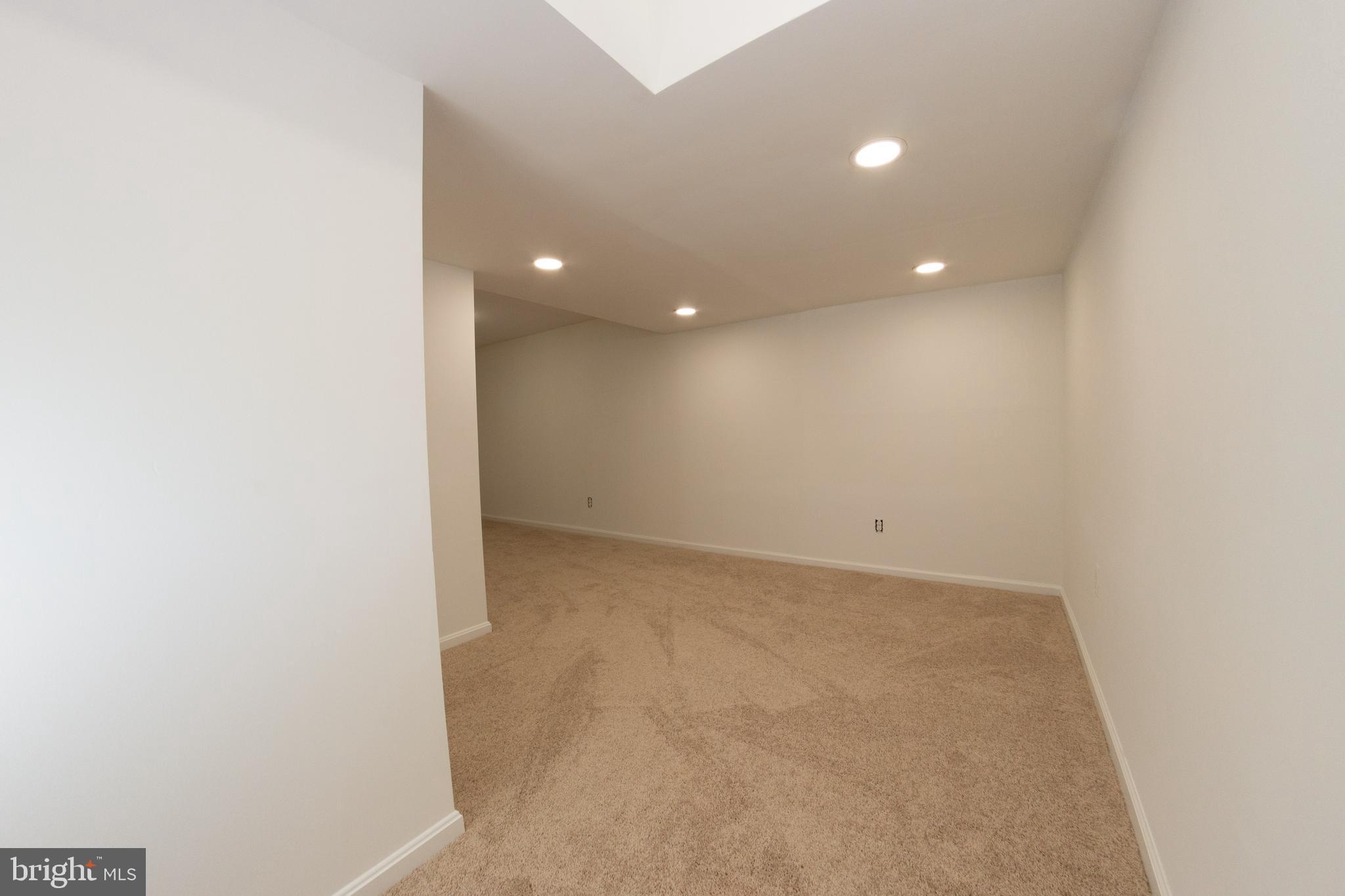 CHURCHILL TOWN - Residential Lease