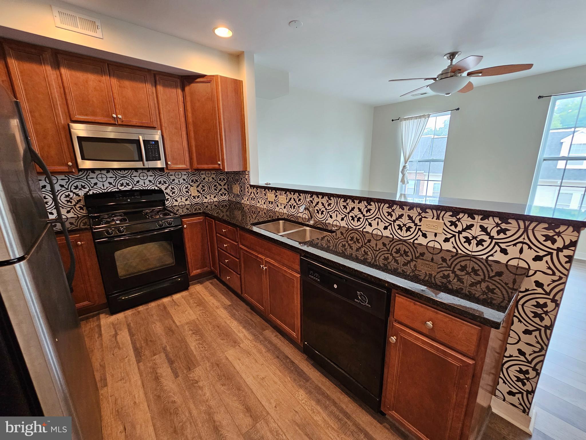 EAST FALLS - Residential Lease