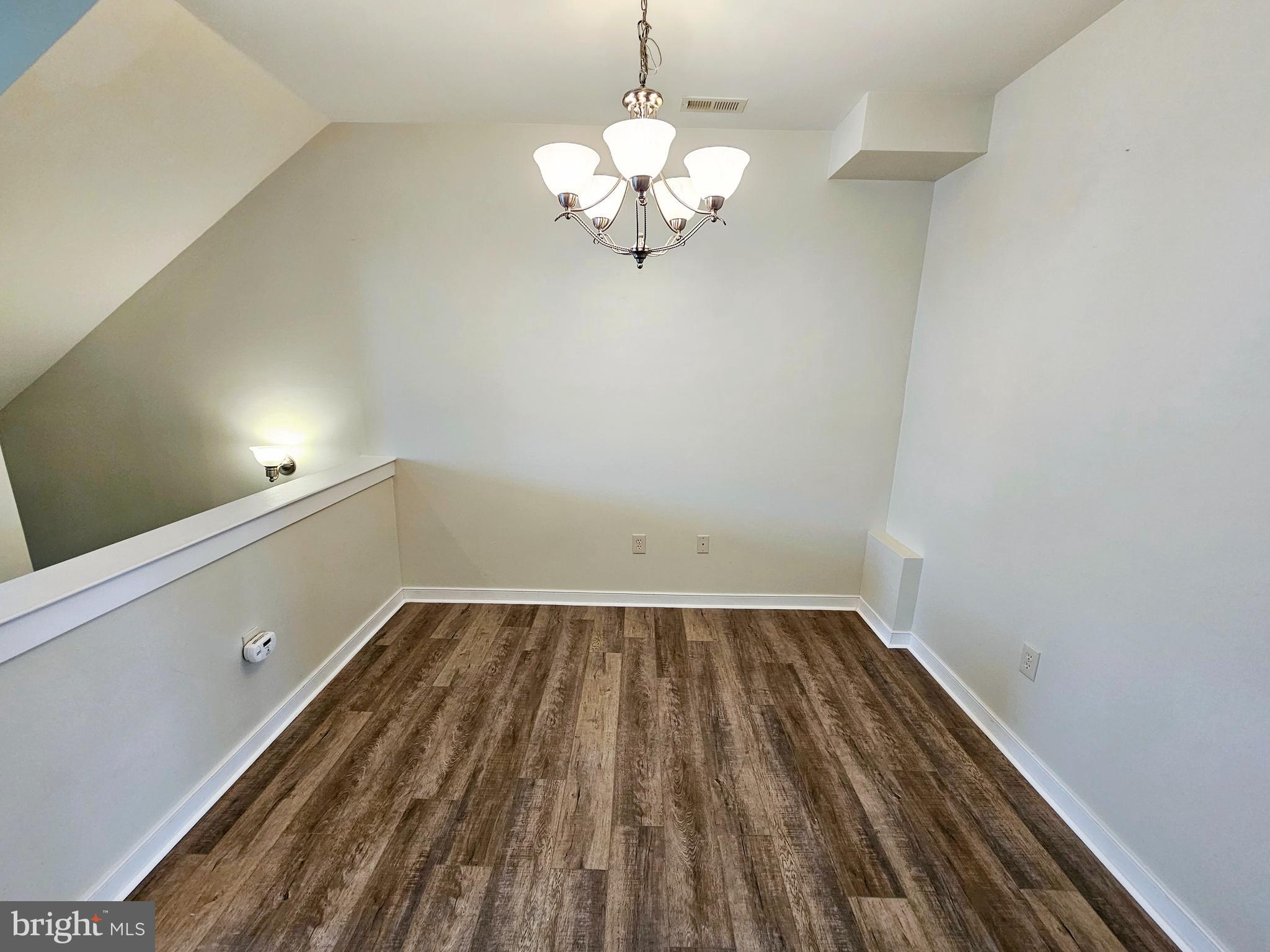EAST FALLS - Residential Lease