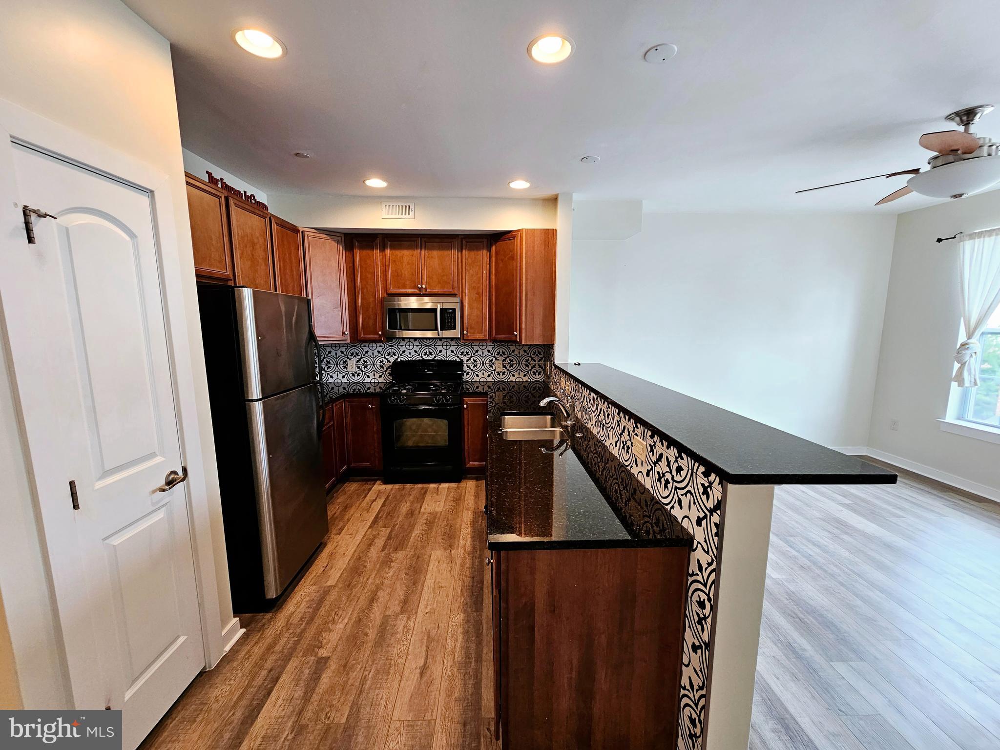 EAST FALLS - Residential Lease