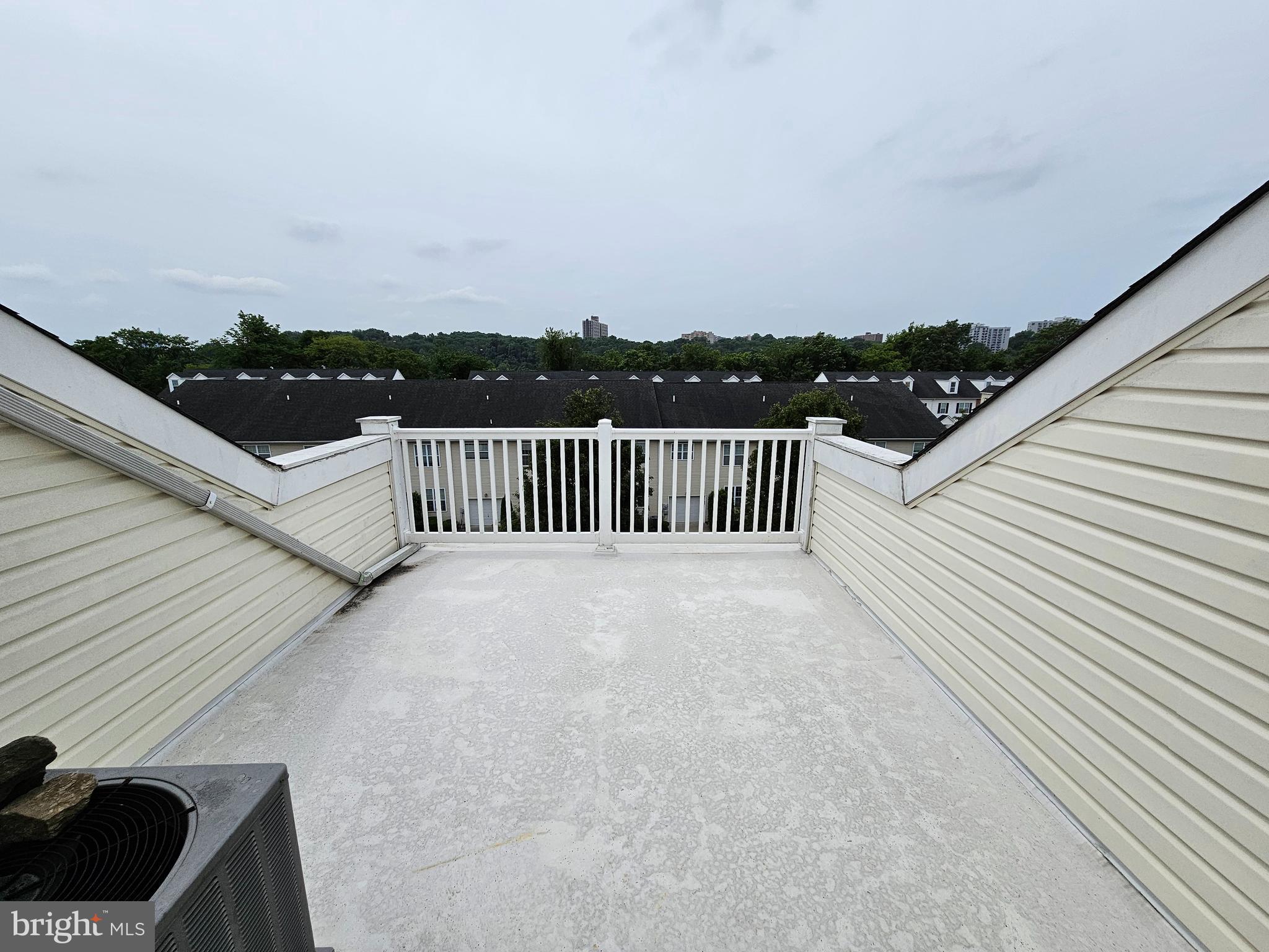 EAST FALLS - Residential Lease