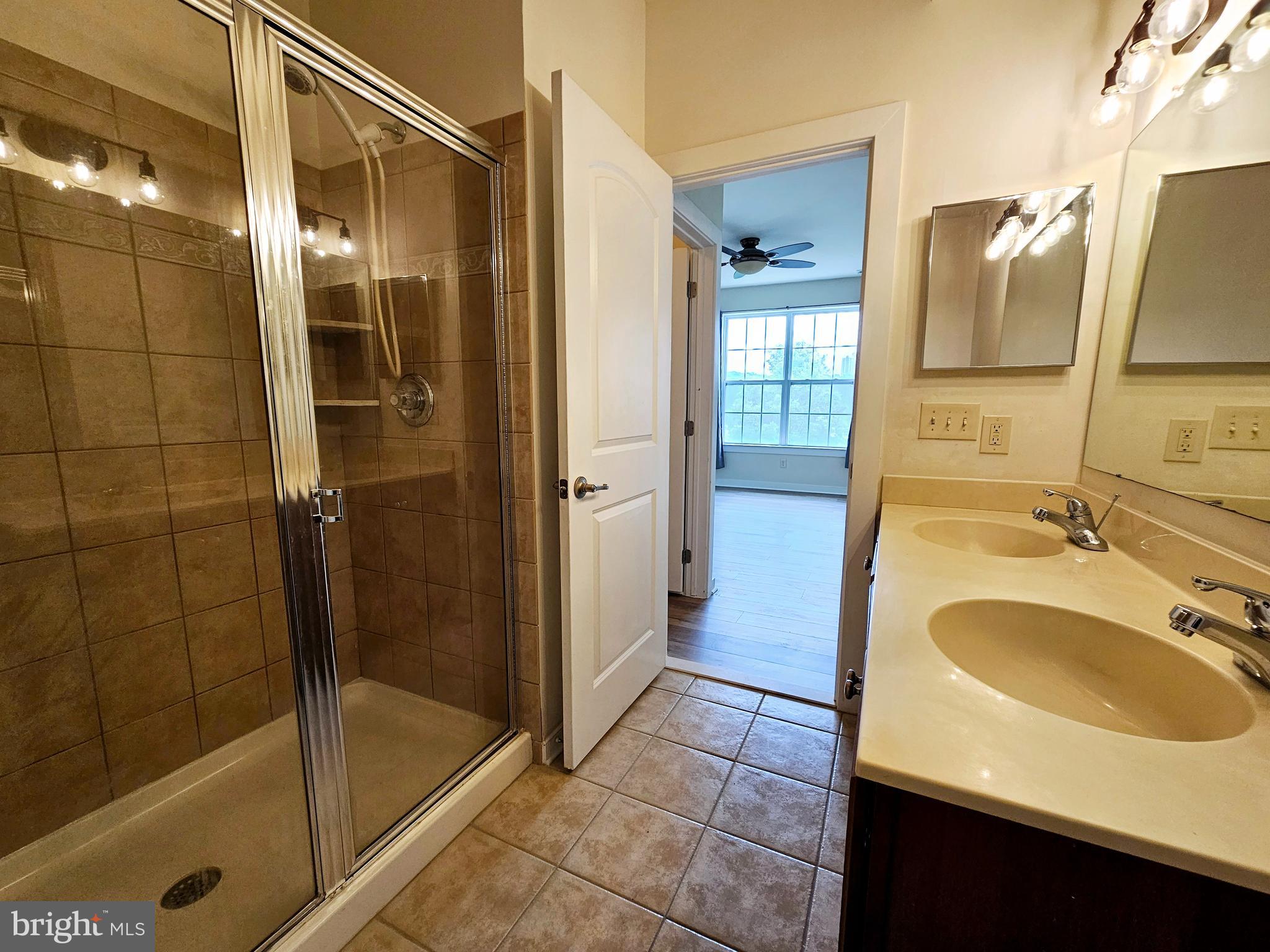 EAST FALLS - Residential Lease