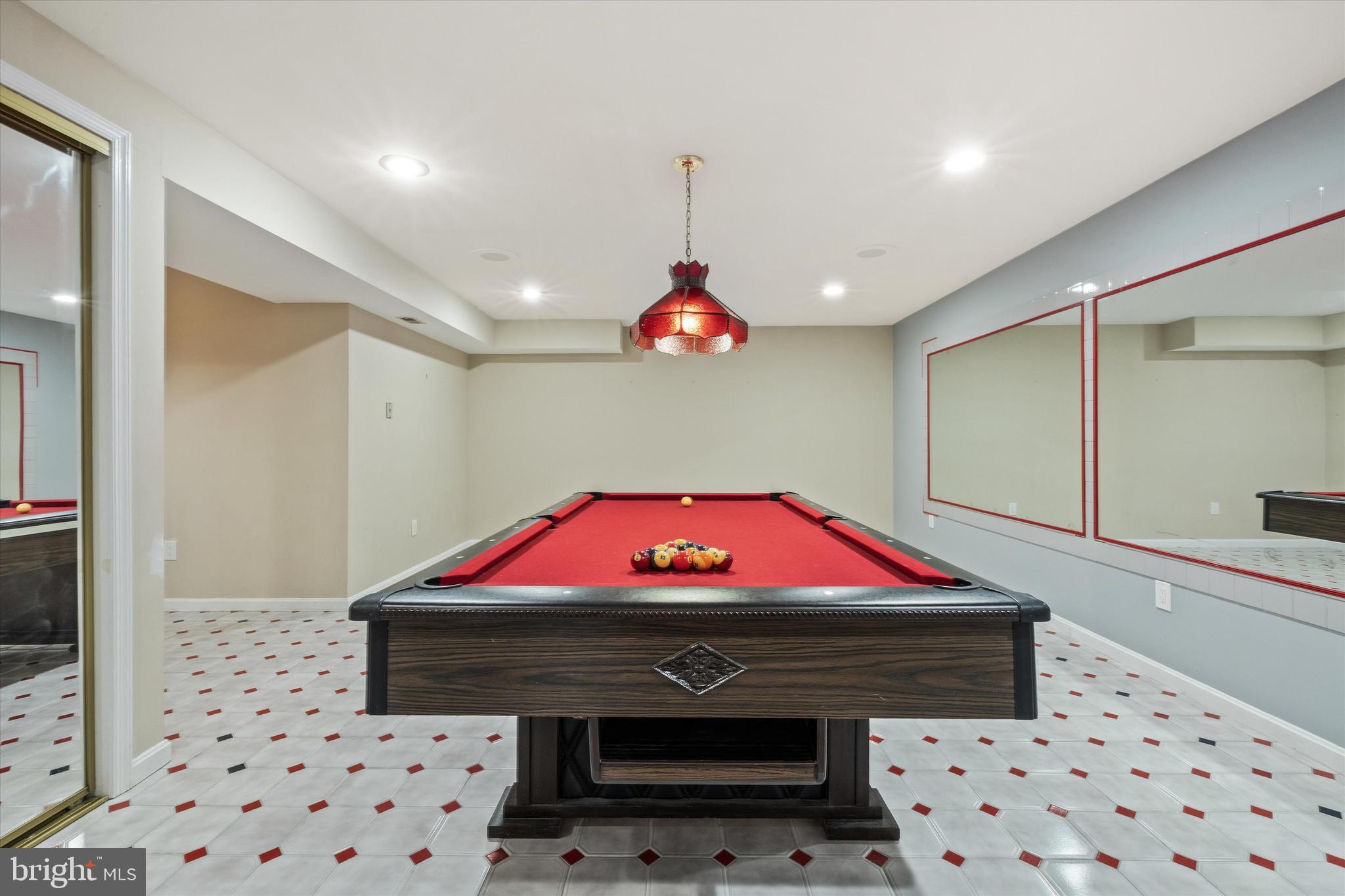 WALNUT HILL - Residential