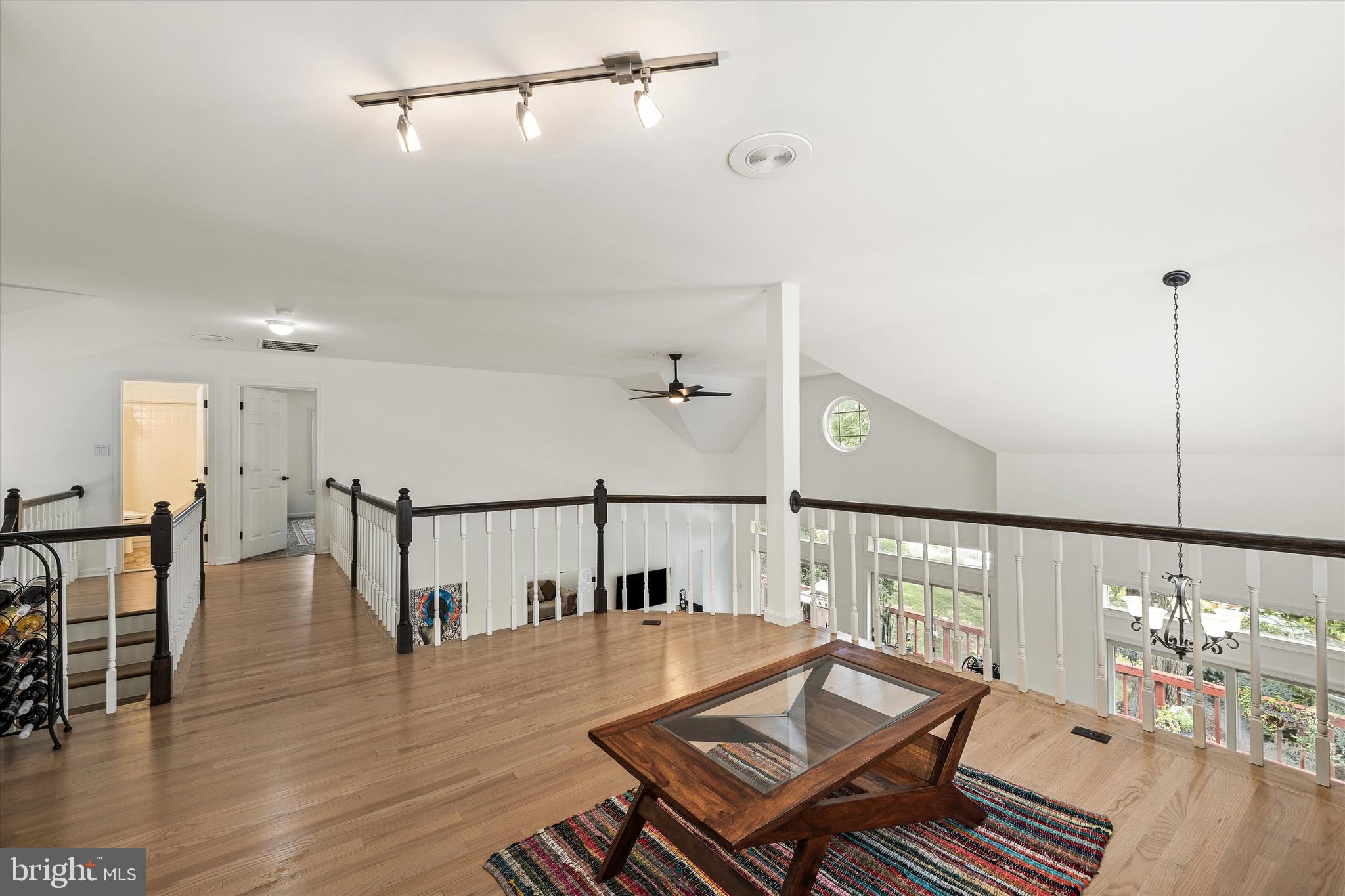 WALNUT HILL - Residential