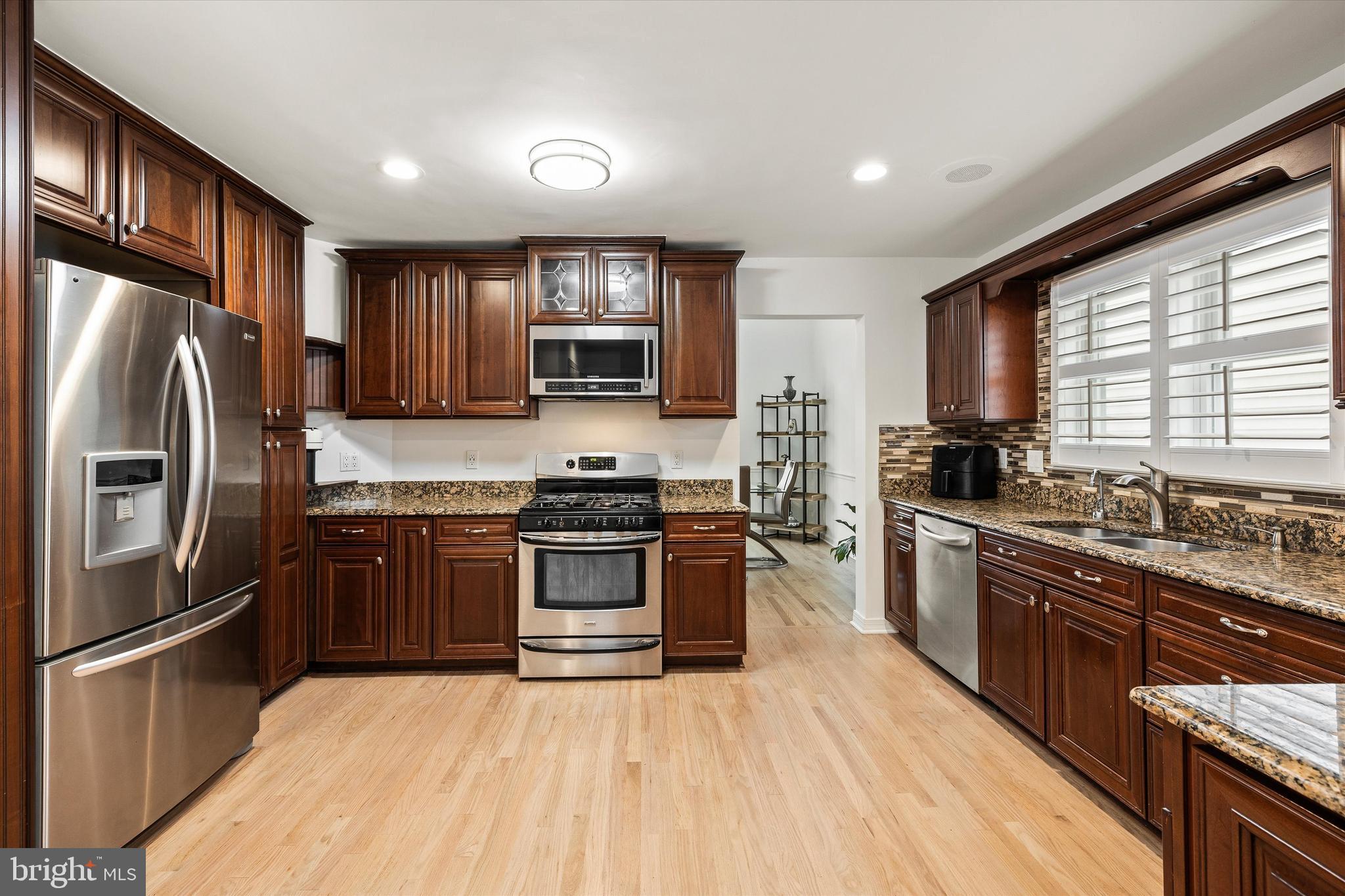 WALNUT HILL - Residential