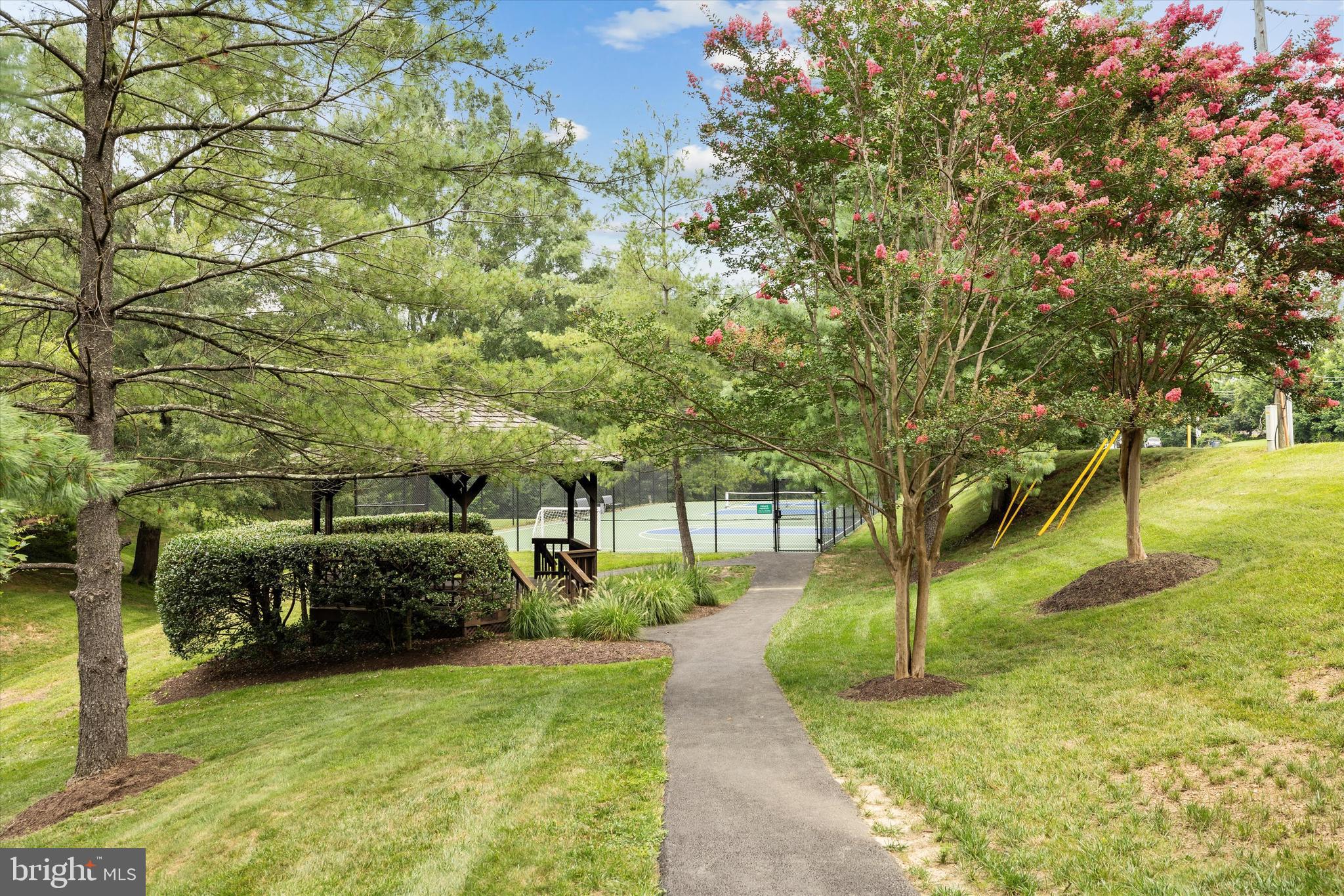 WALNUT HILL - Residential