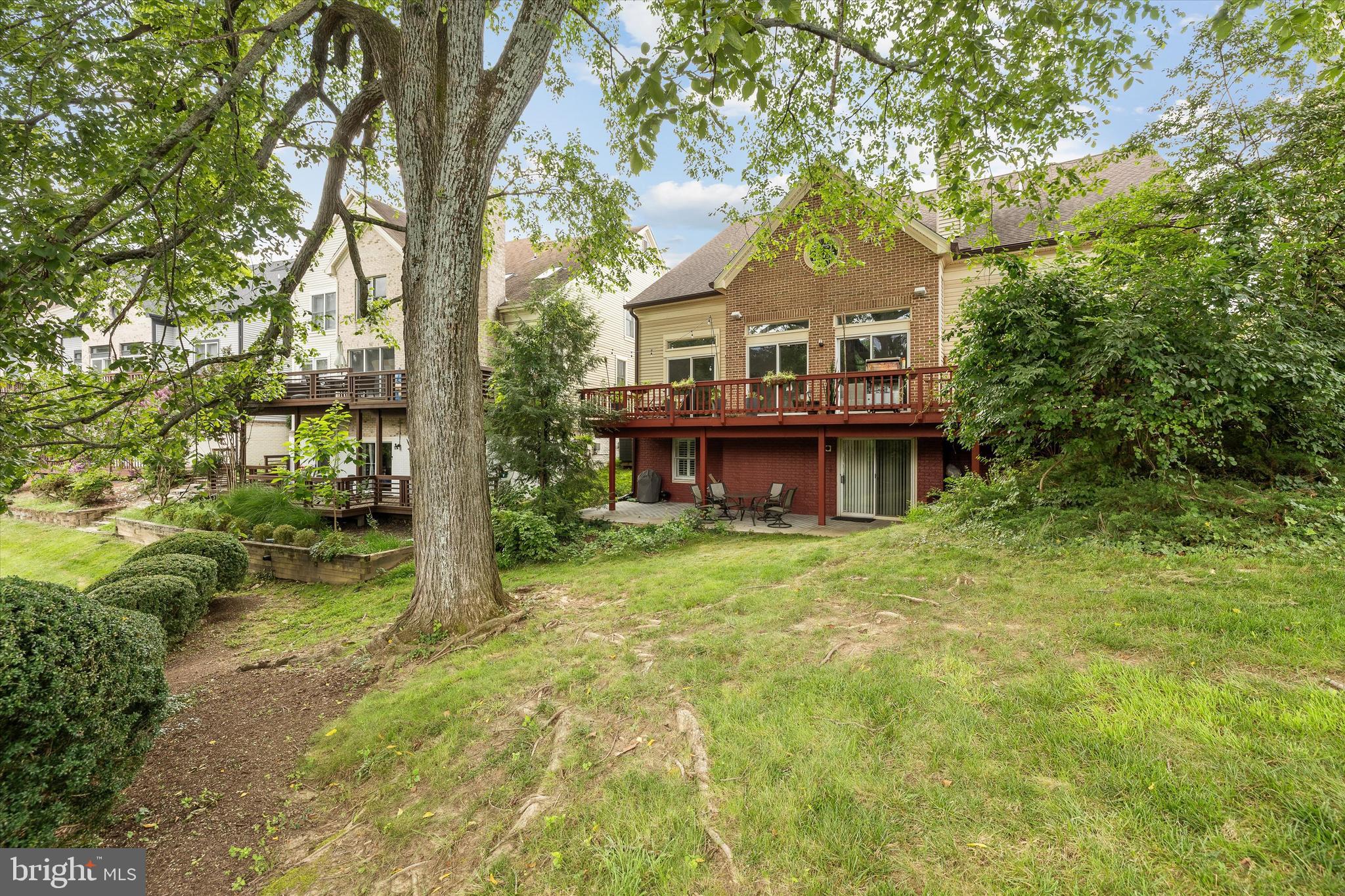 WALNUT HILL - Residential