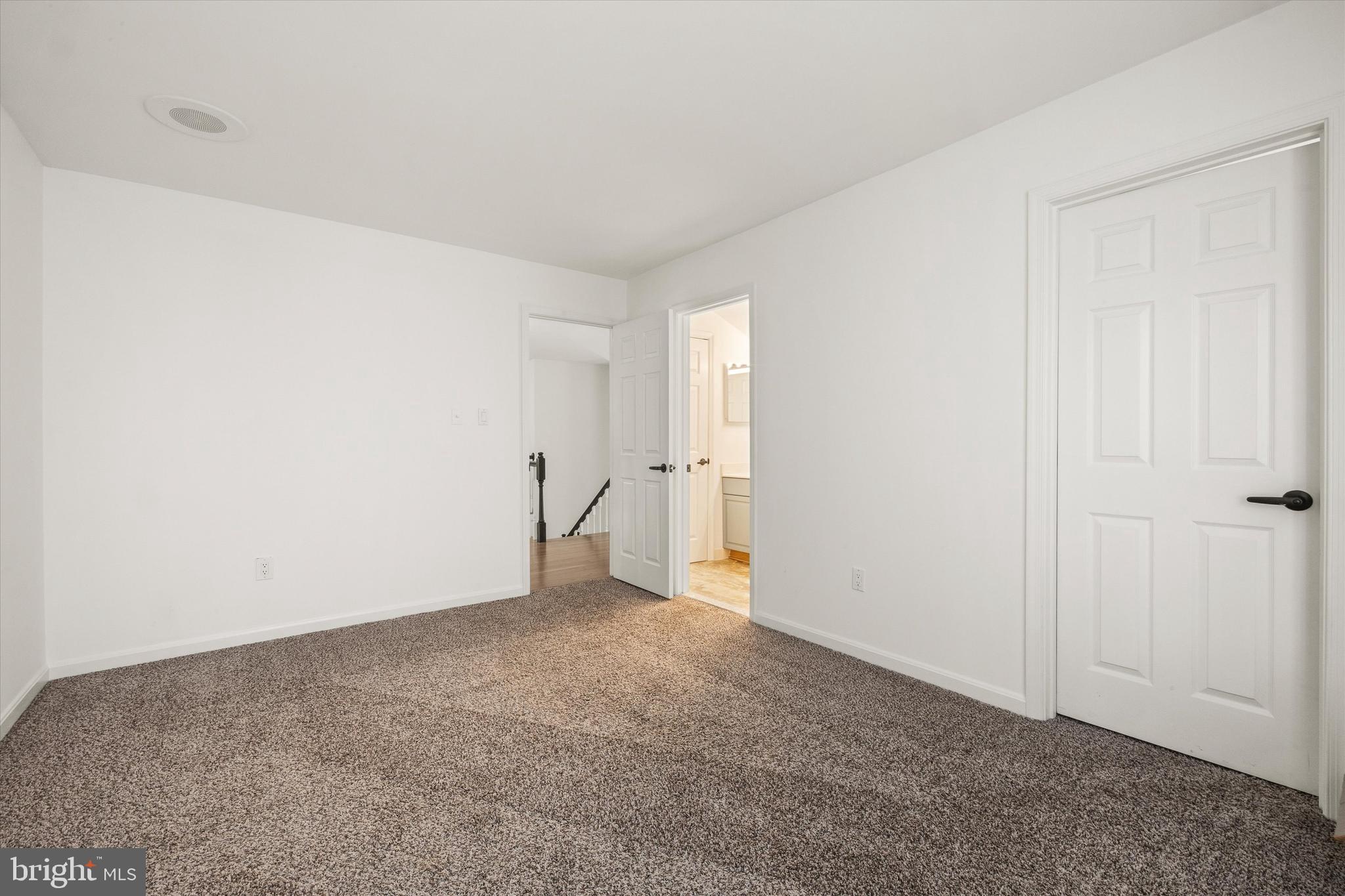 WALNUT HILL - Residential