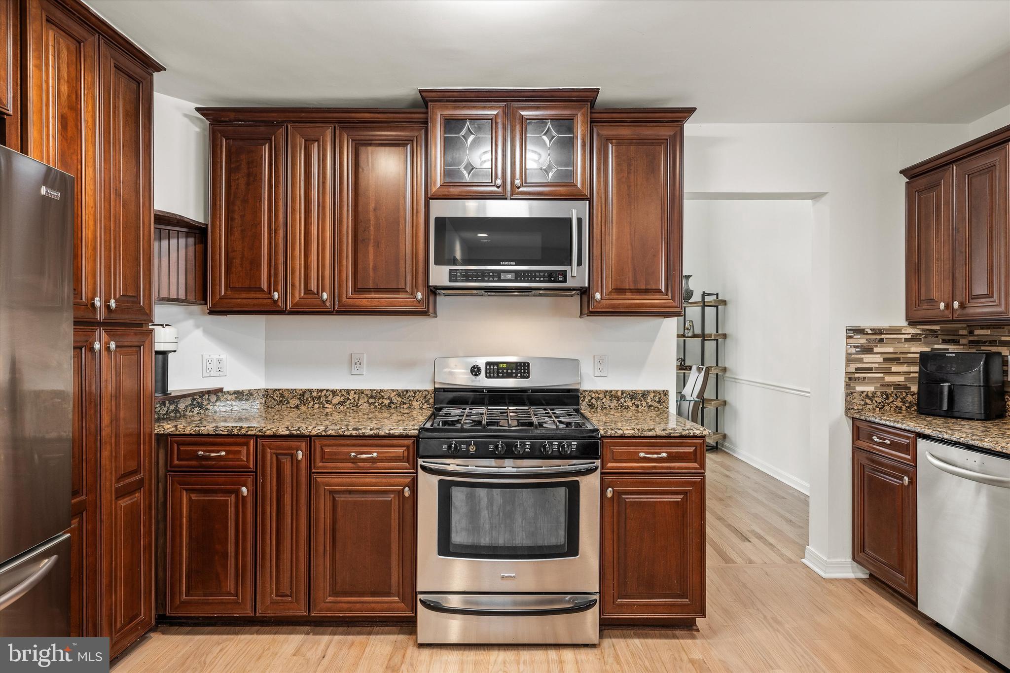 WALNUT HILL - Residential