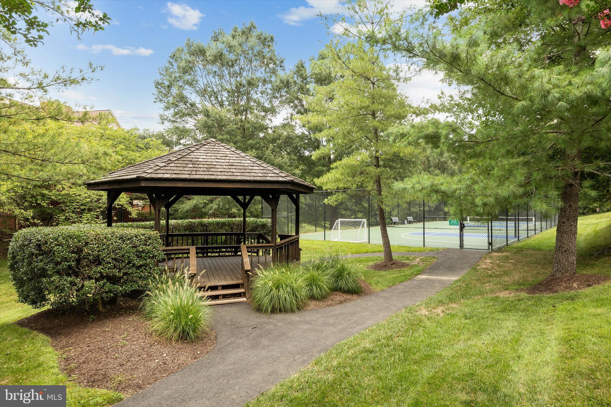 WALNUT HILL - Residential