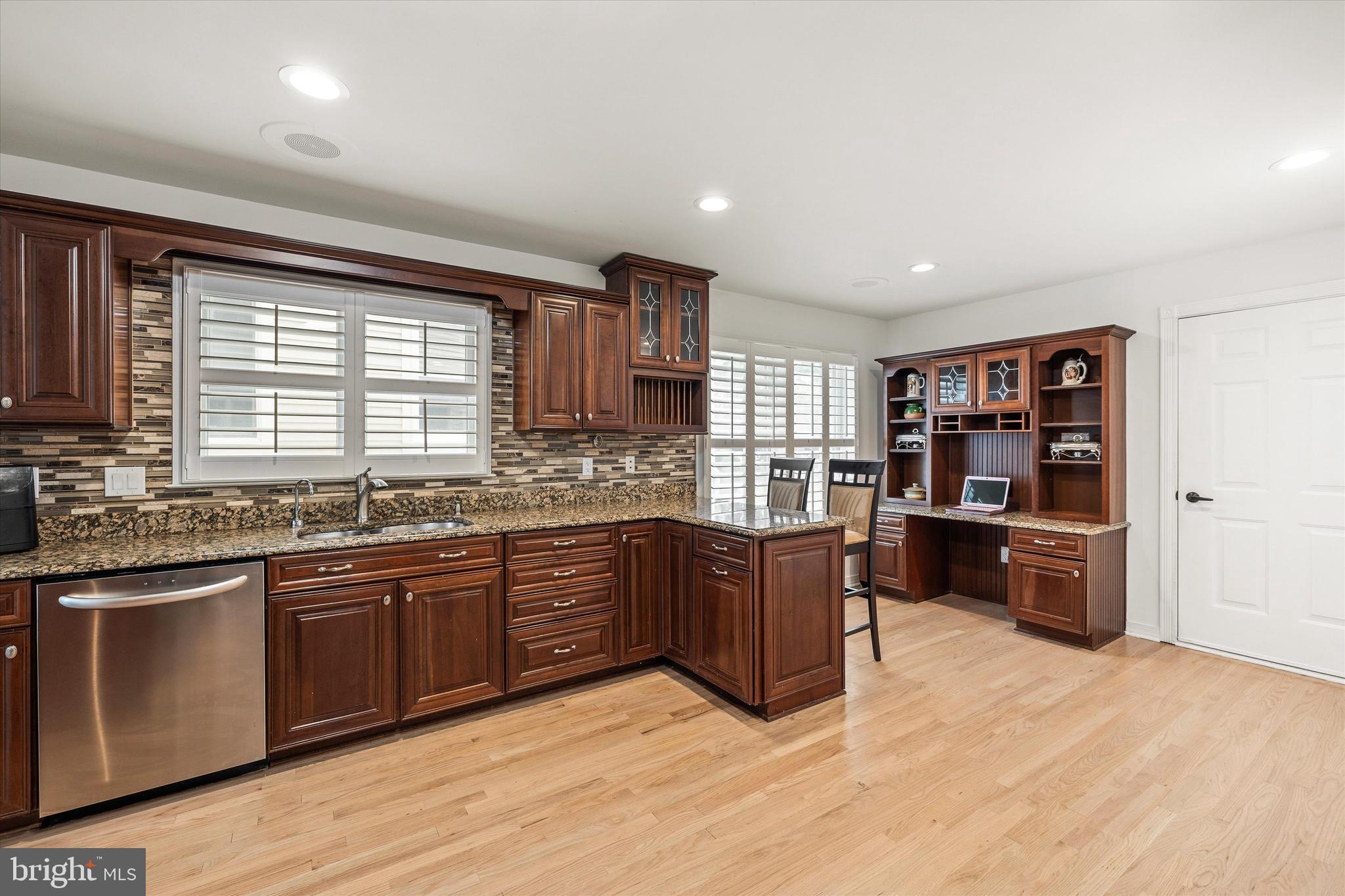 WALNUT HILL - Residential