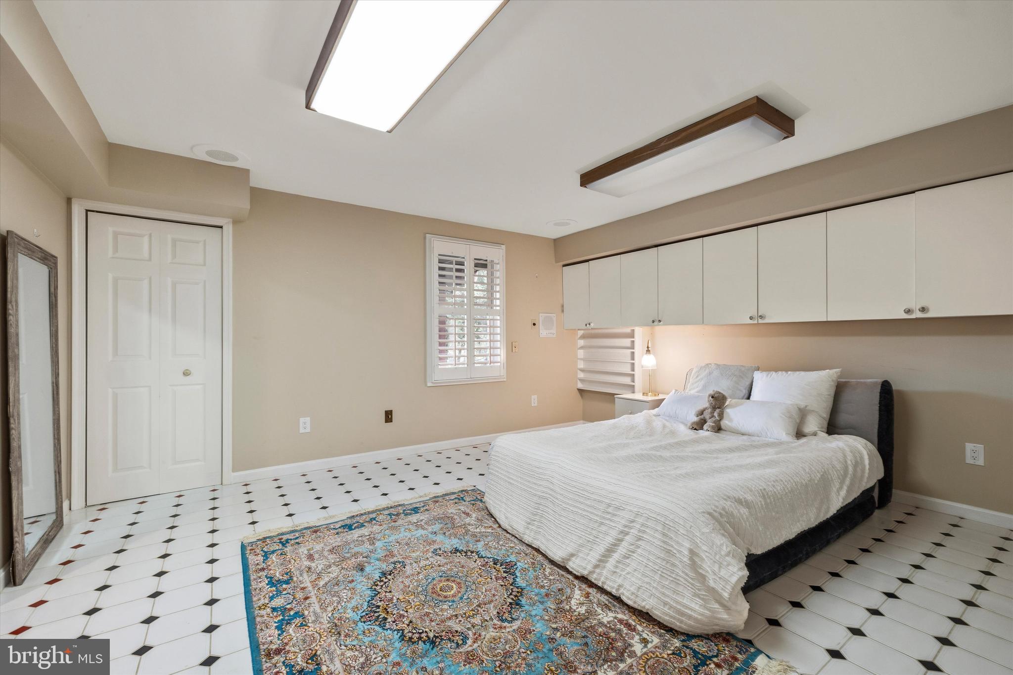 WALNUT HILL - Residential