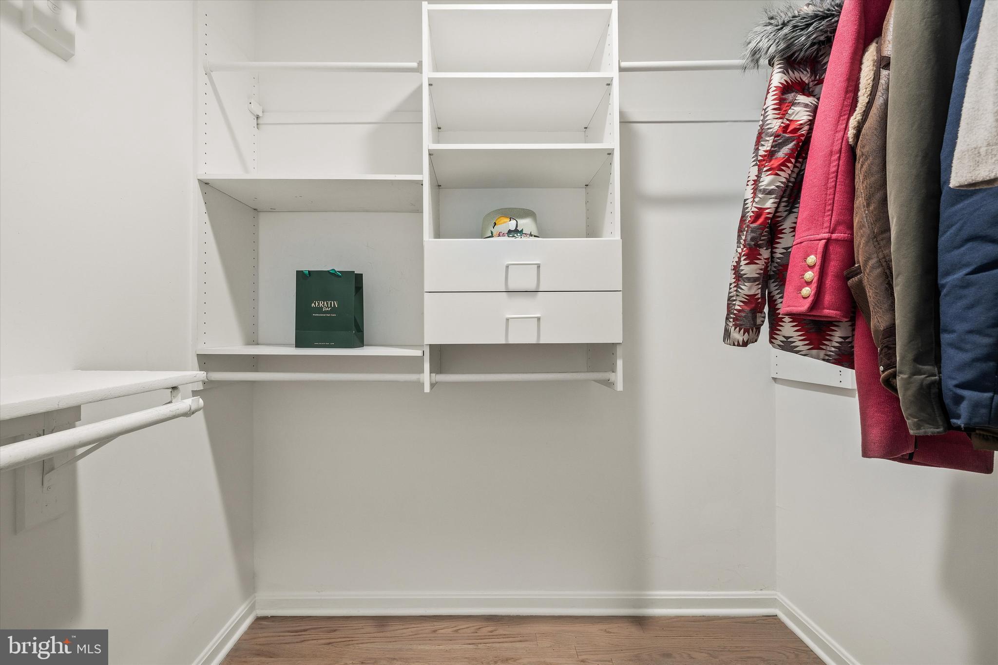 WALNUT HILL - Residential