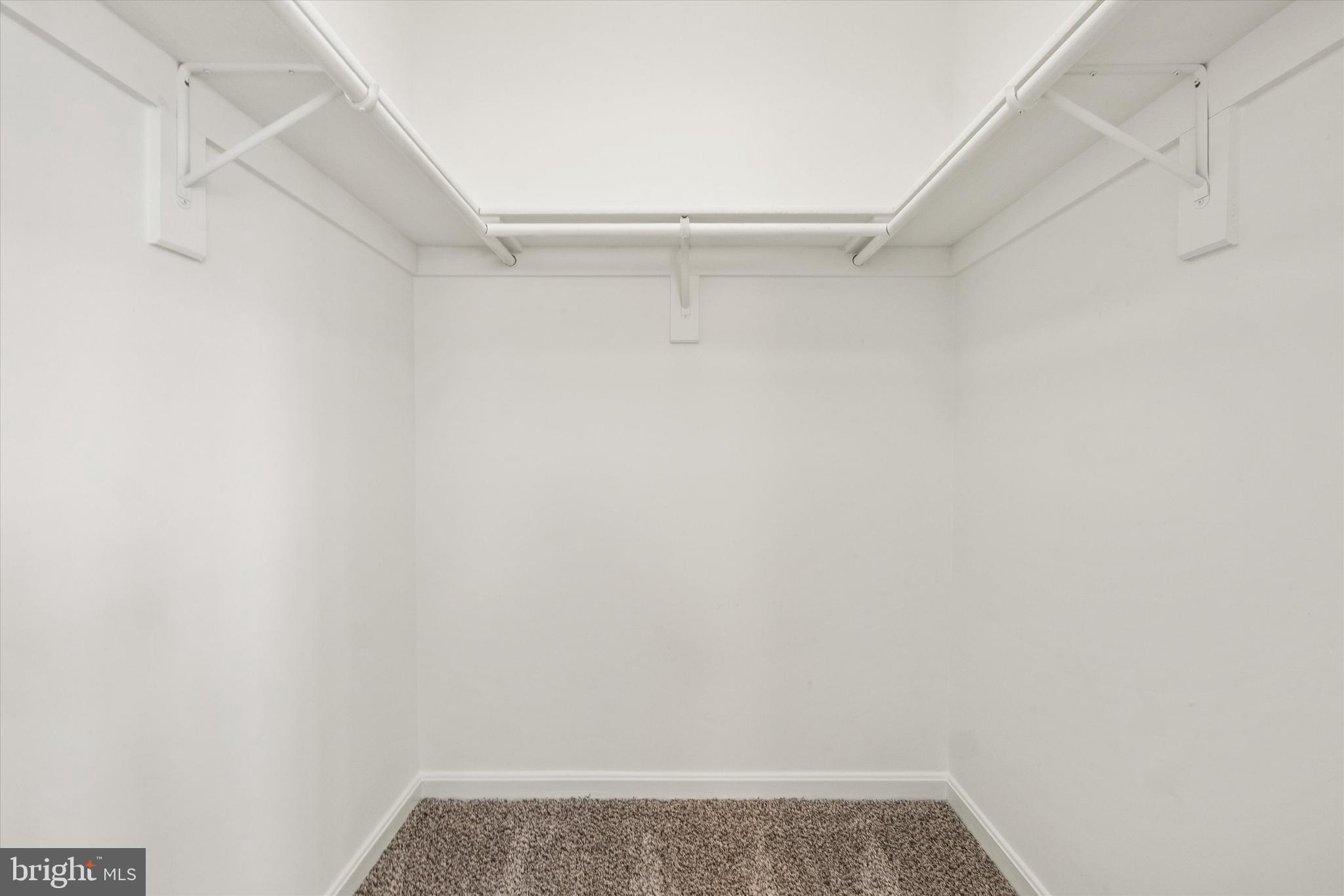 WALNUT HILL - Residential