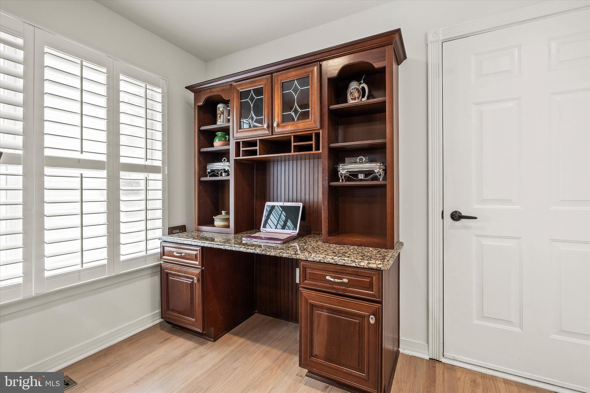 WALNUT HILL - Residential