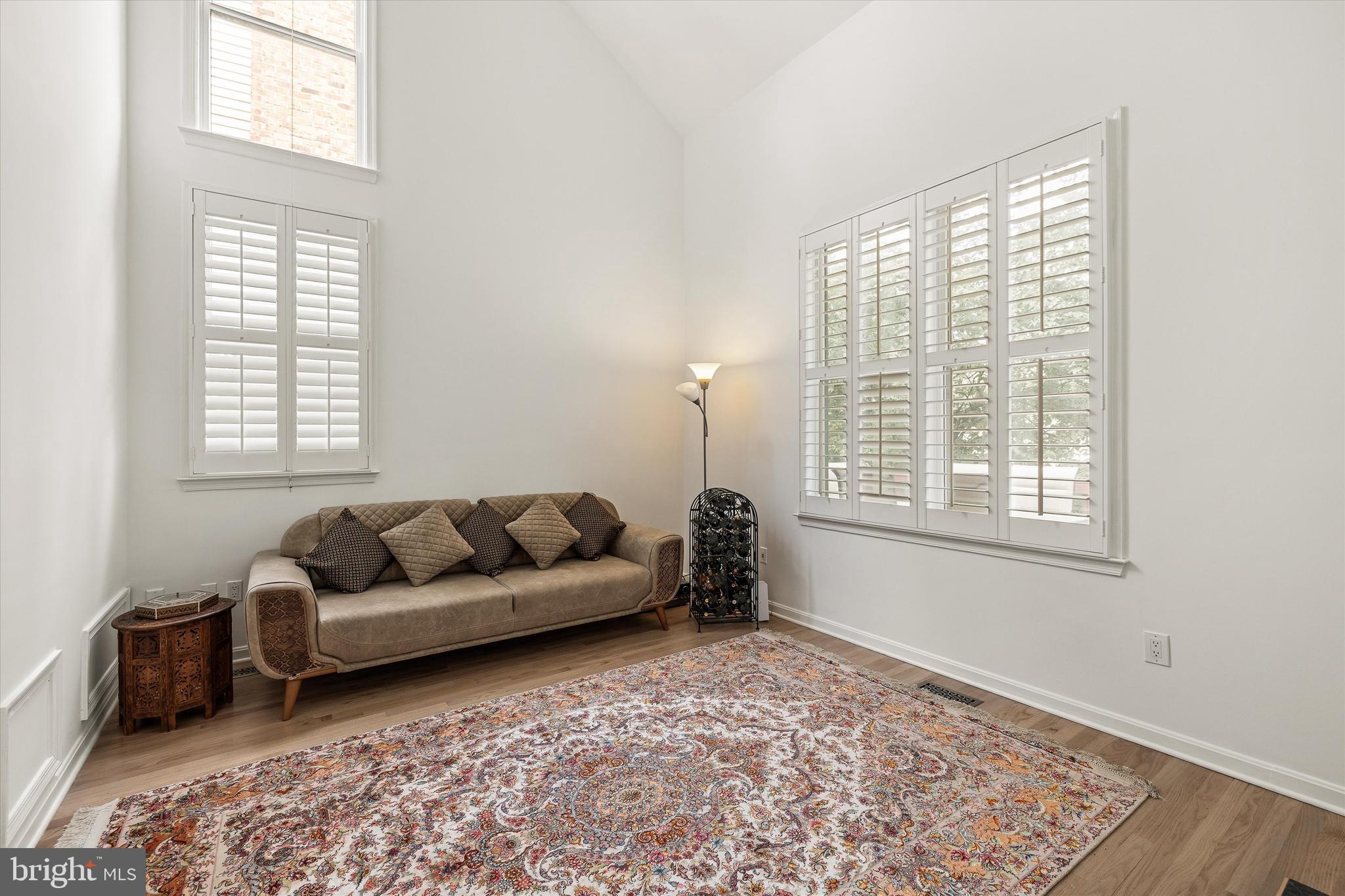 WALNUT HILL - Residential