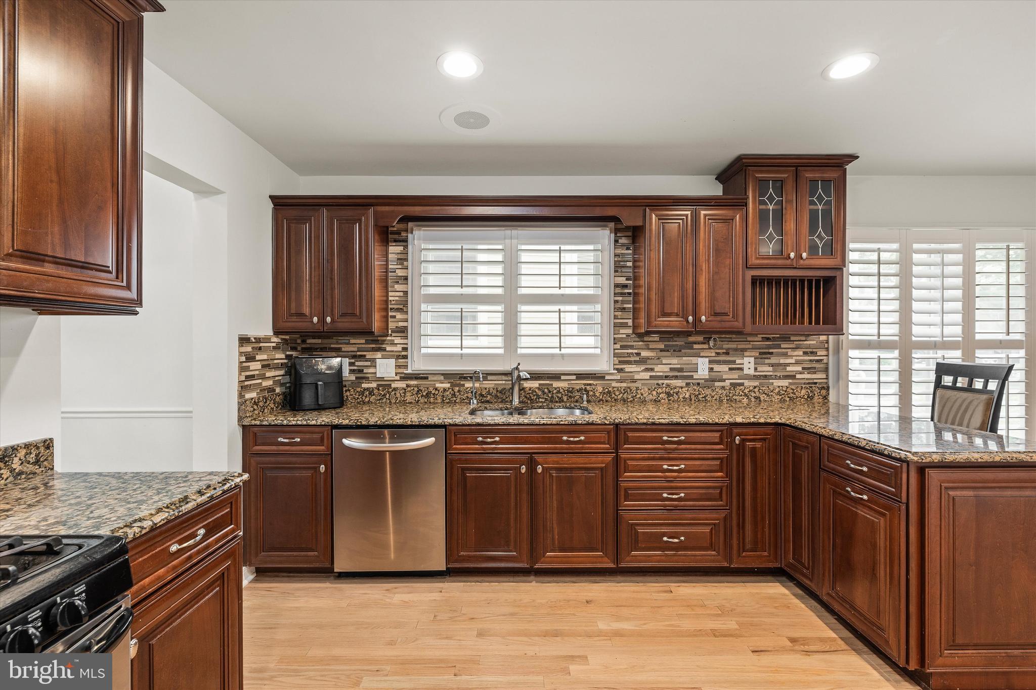 WALNUT HILL - Residential