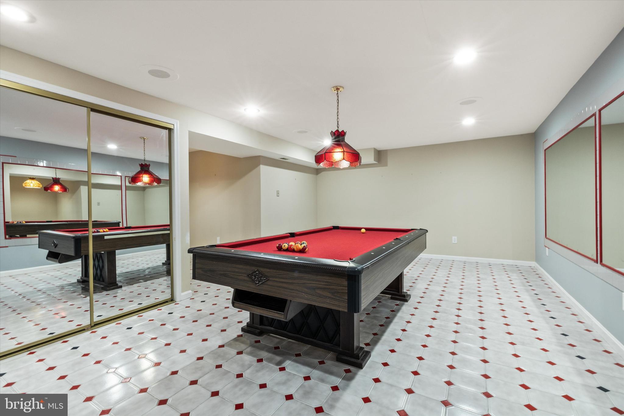 WALNUT HILL - Residential