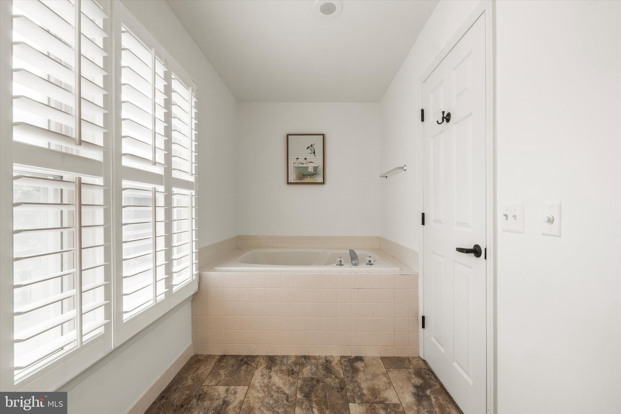 WALNUT HILL - Residential