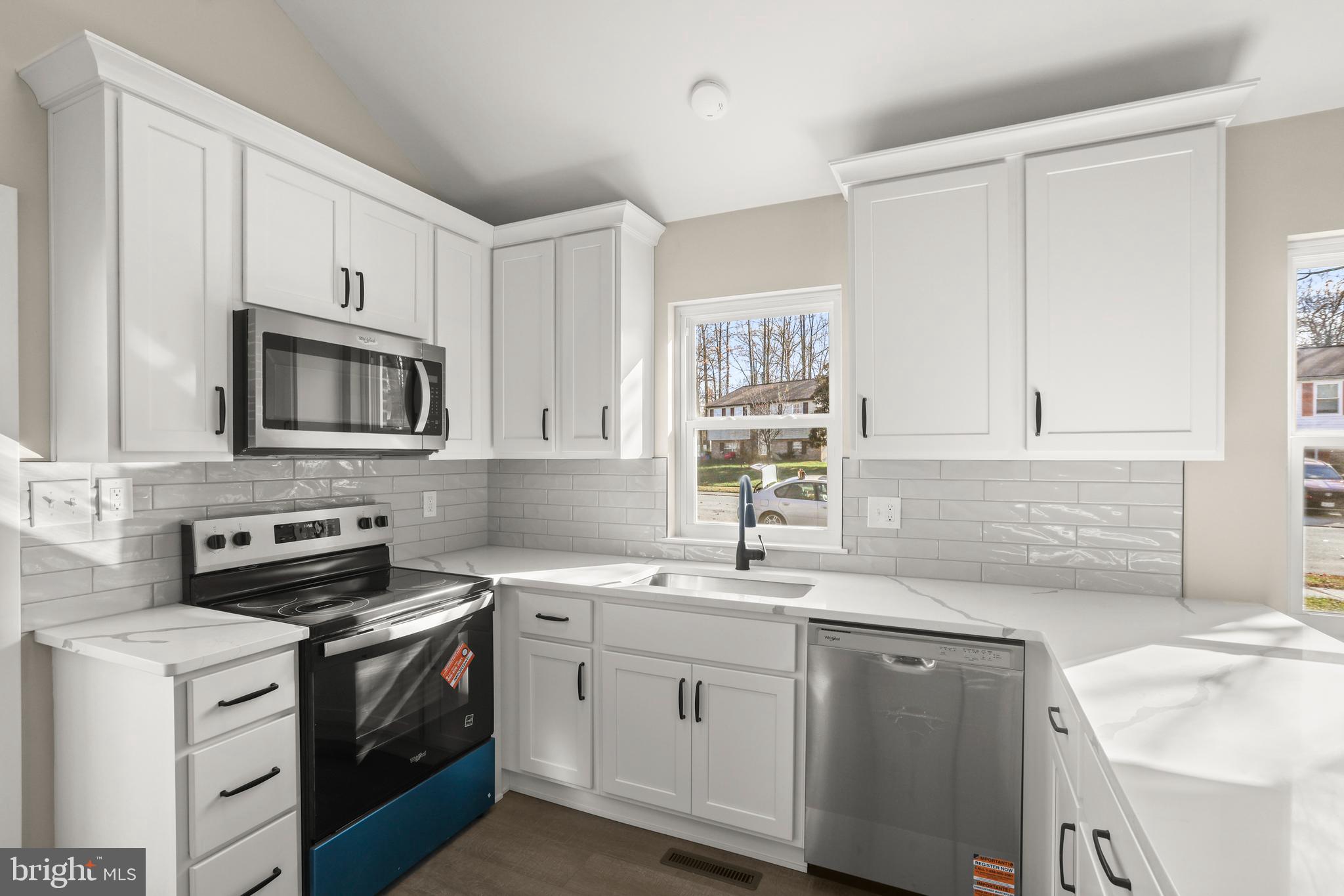 HARBOUR OAKS - Residential