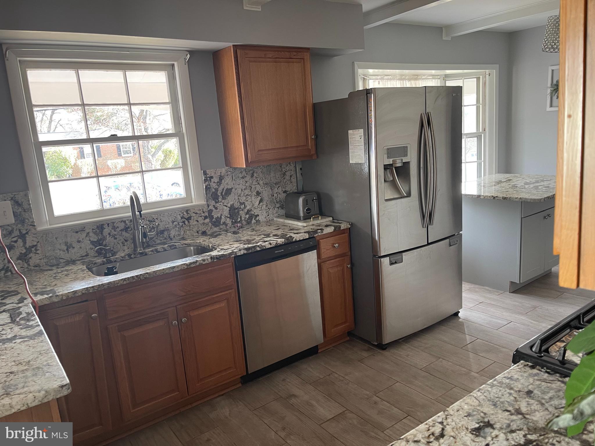 LANDMARK SQUARE - Residential