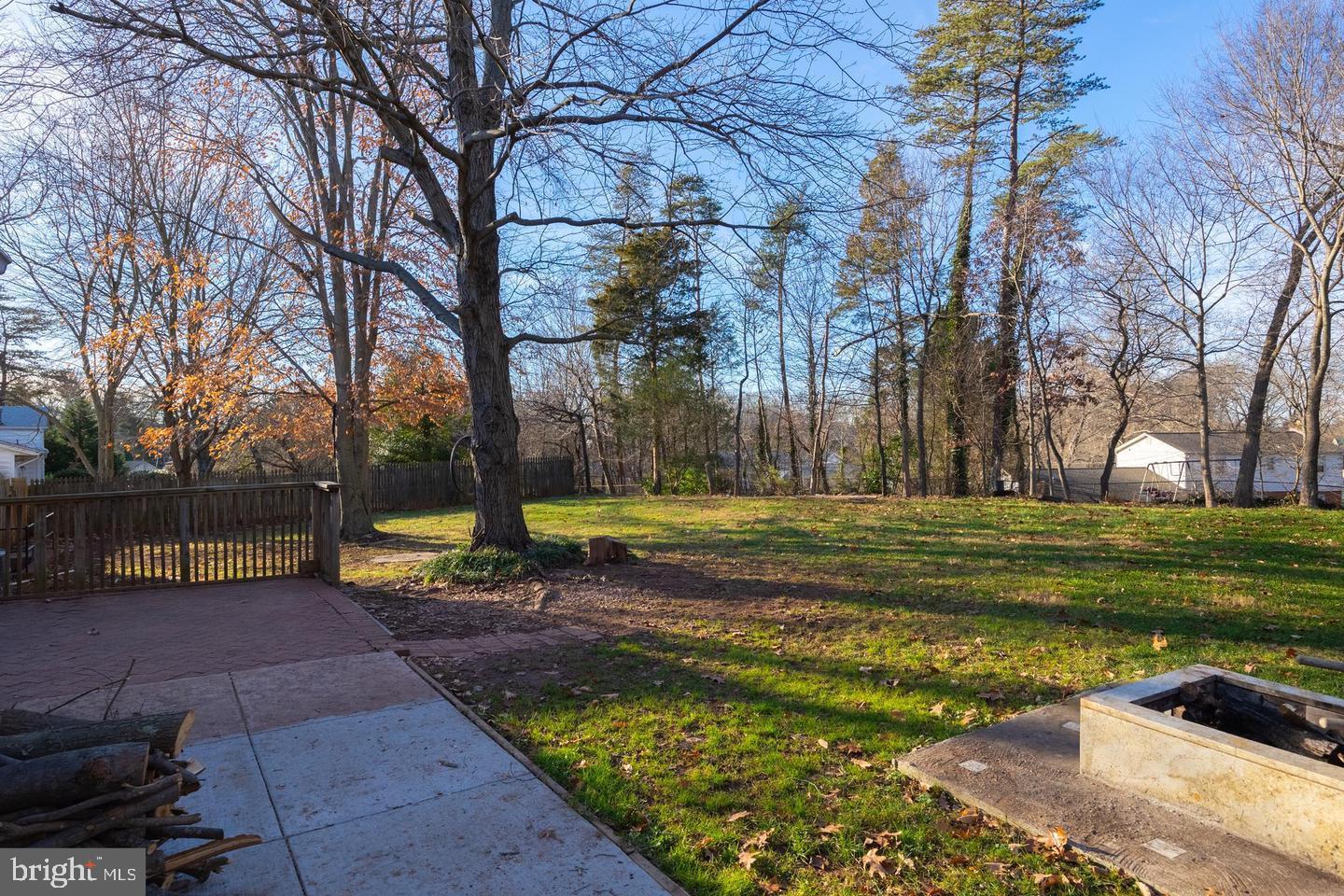 LANDMARK SQUARE - Residential