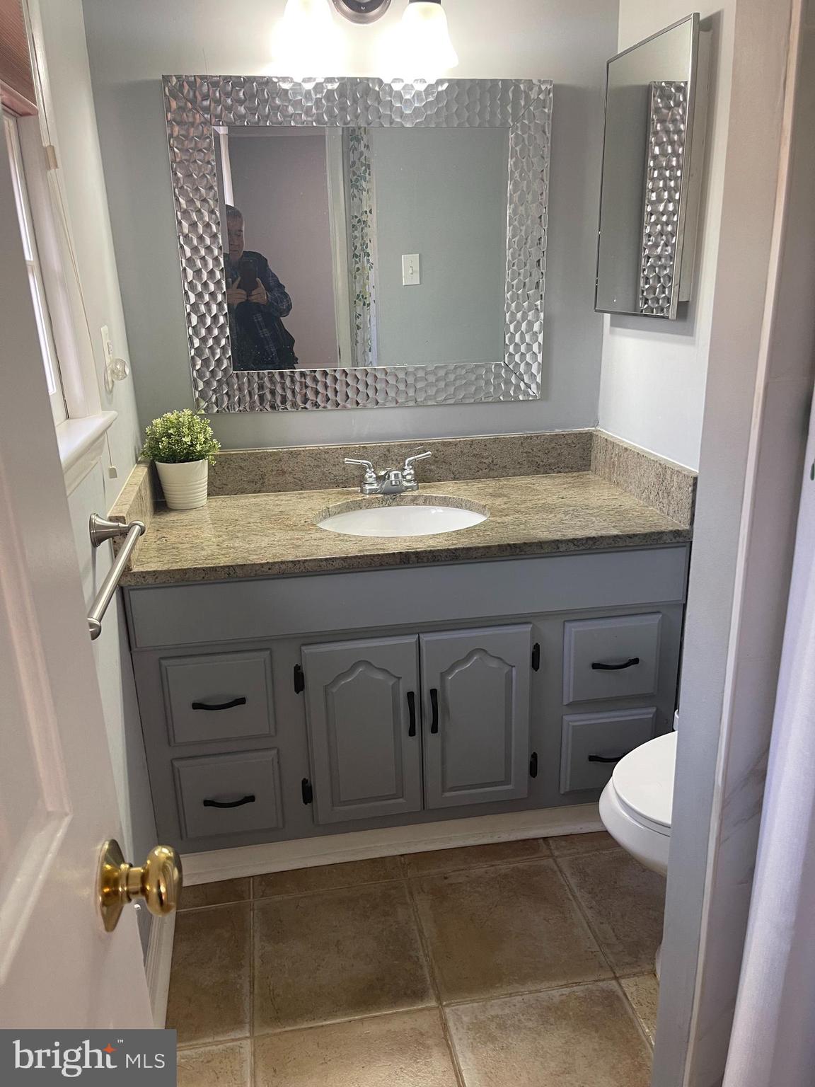 LANDMARK SQUARE - Residential