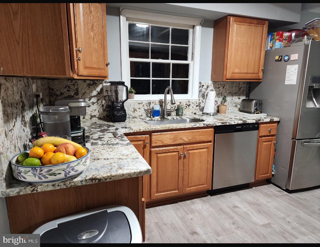 LANDMARK SQUARE - Residential