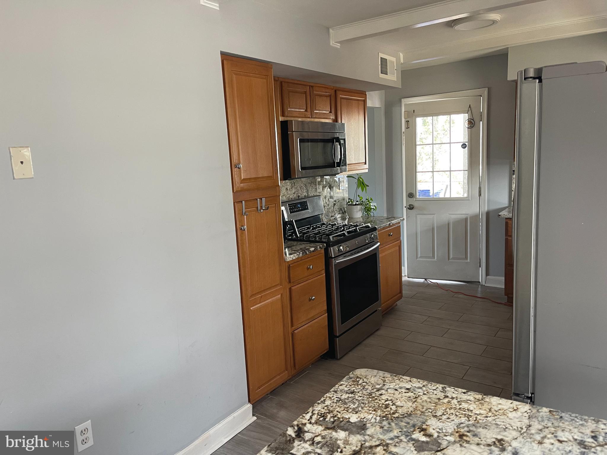 LANDMARK SQUARE - Residential