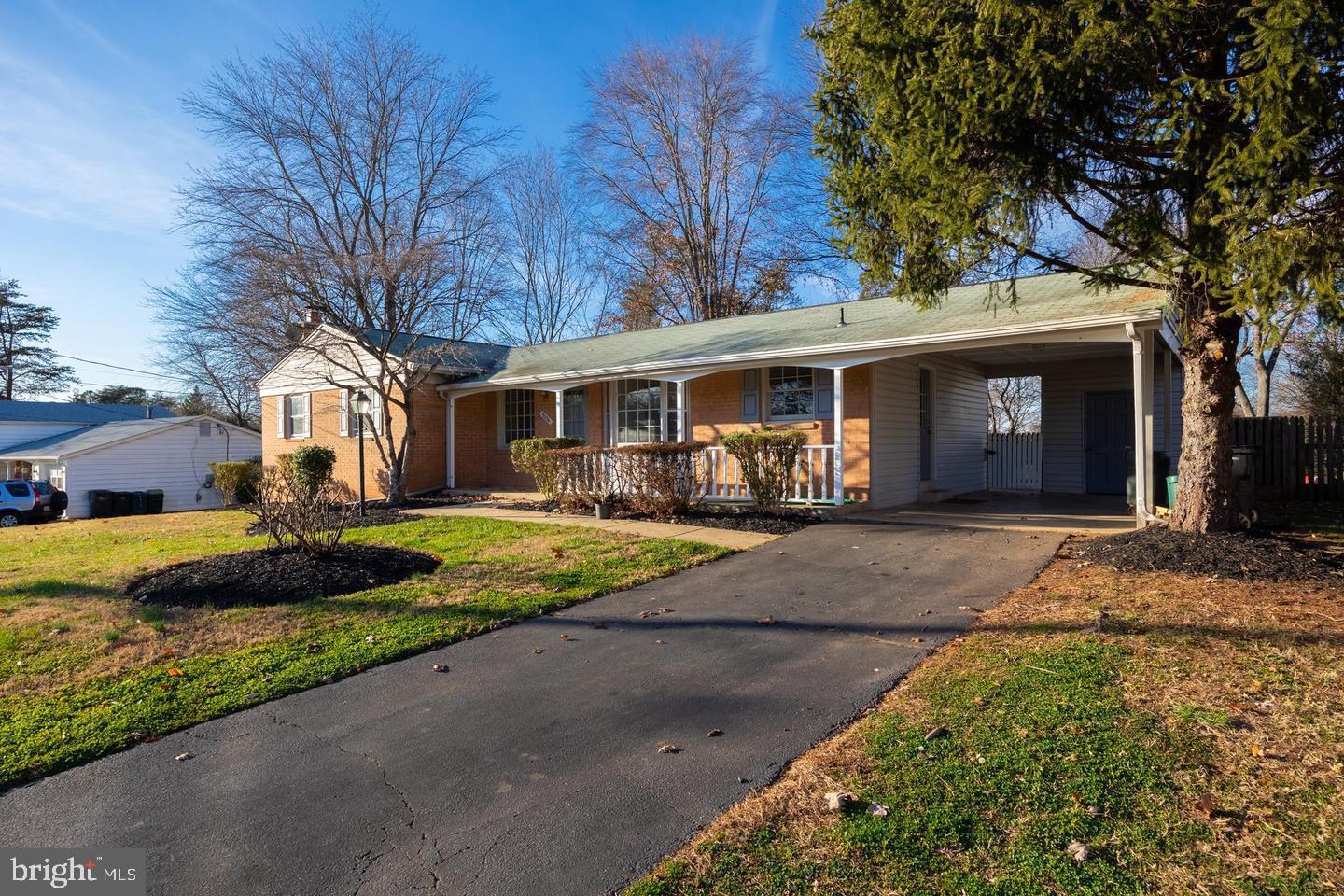 LANDMARK SQUARE - Residential