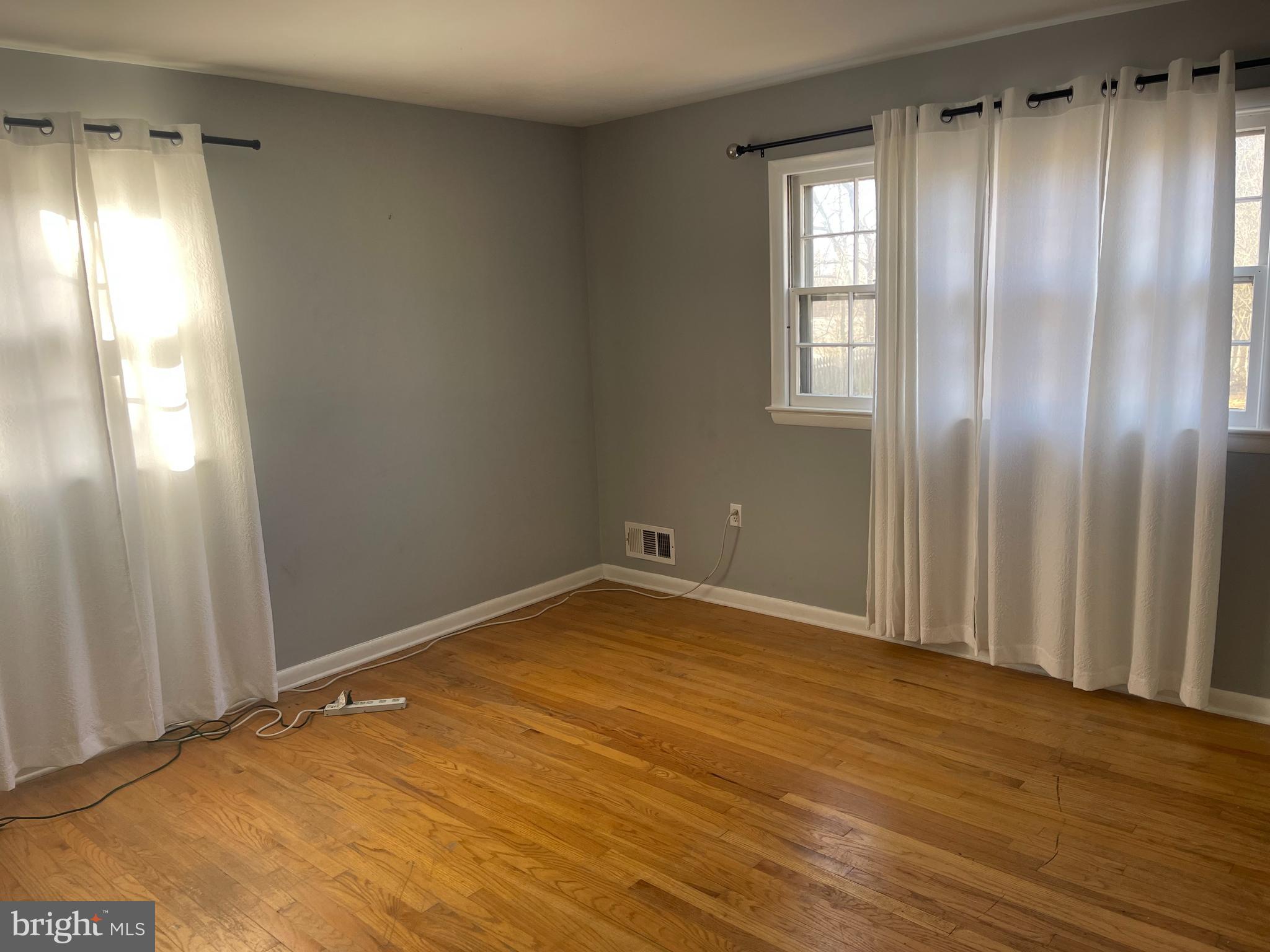 LANDMARK SQUARE - Residential