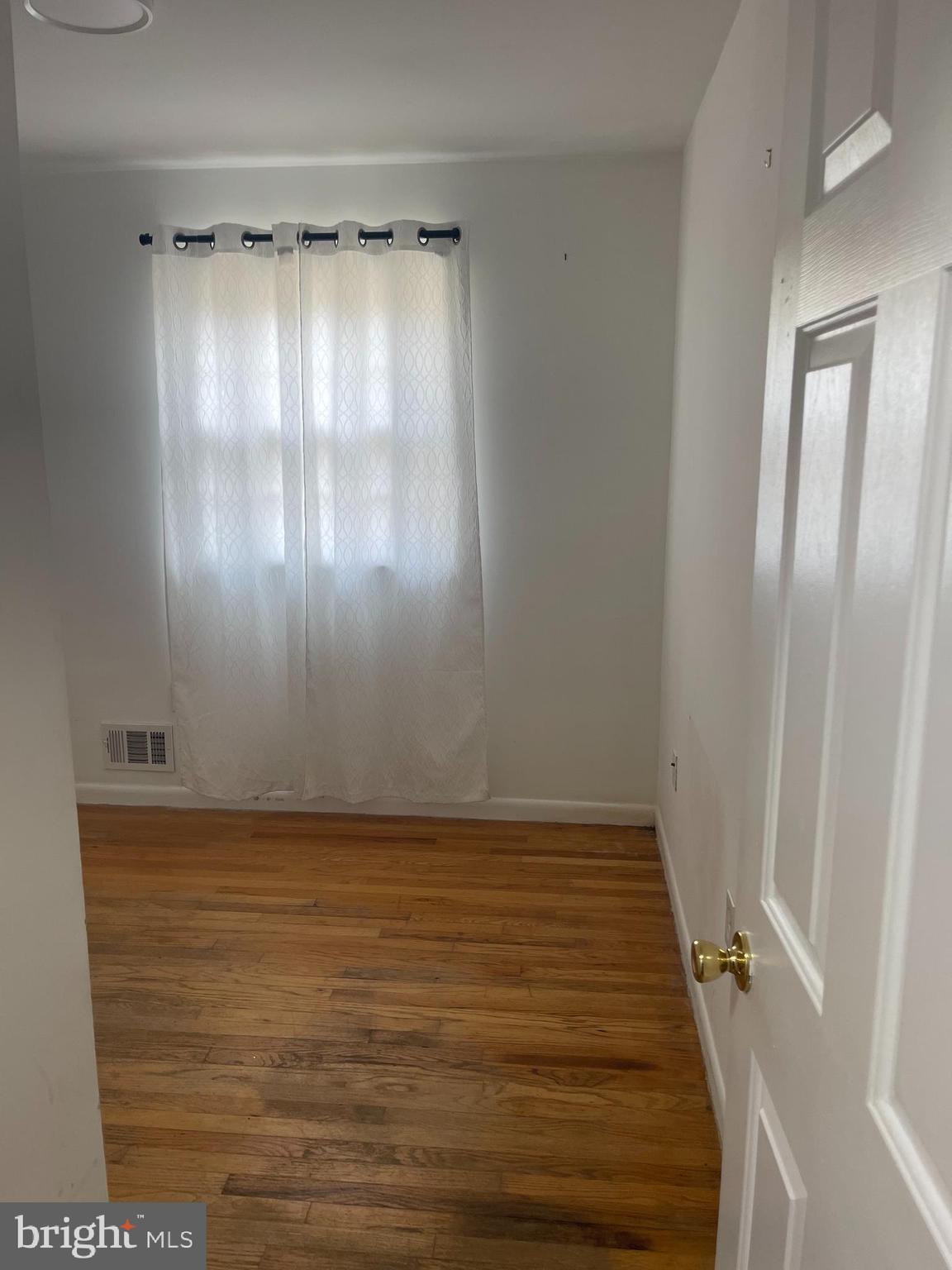 LANDMARK SQUARE - Residential