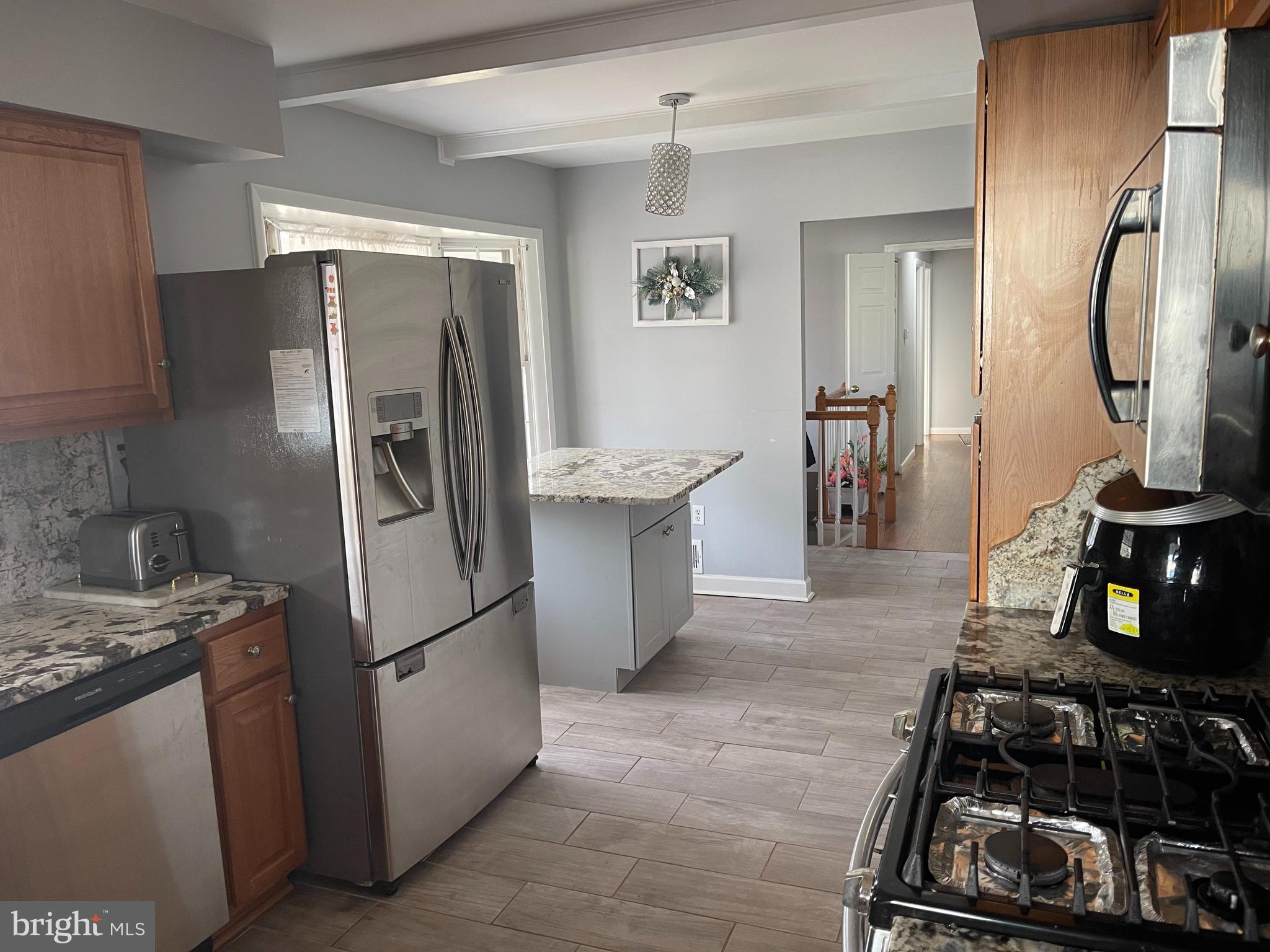 LANDMARK SQUARE - Residential