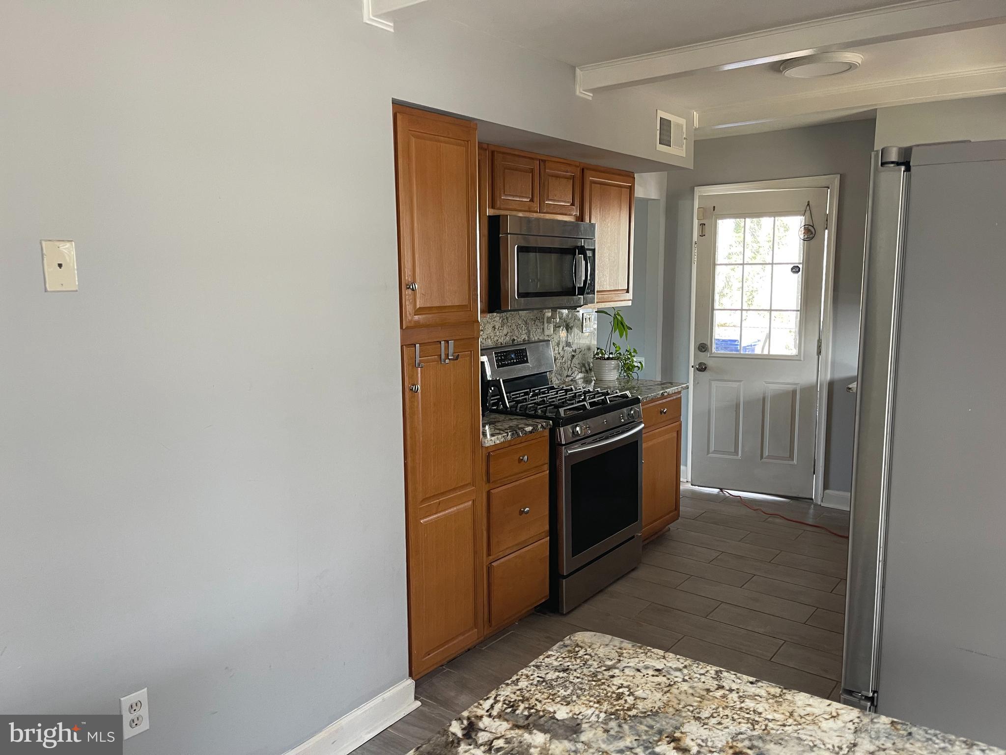 LANDMARK SQUARE - Residential