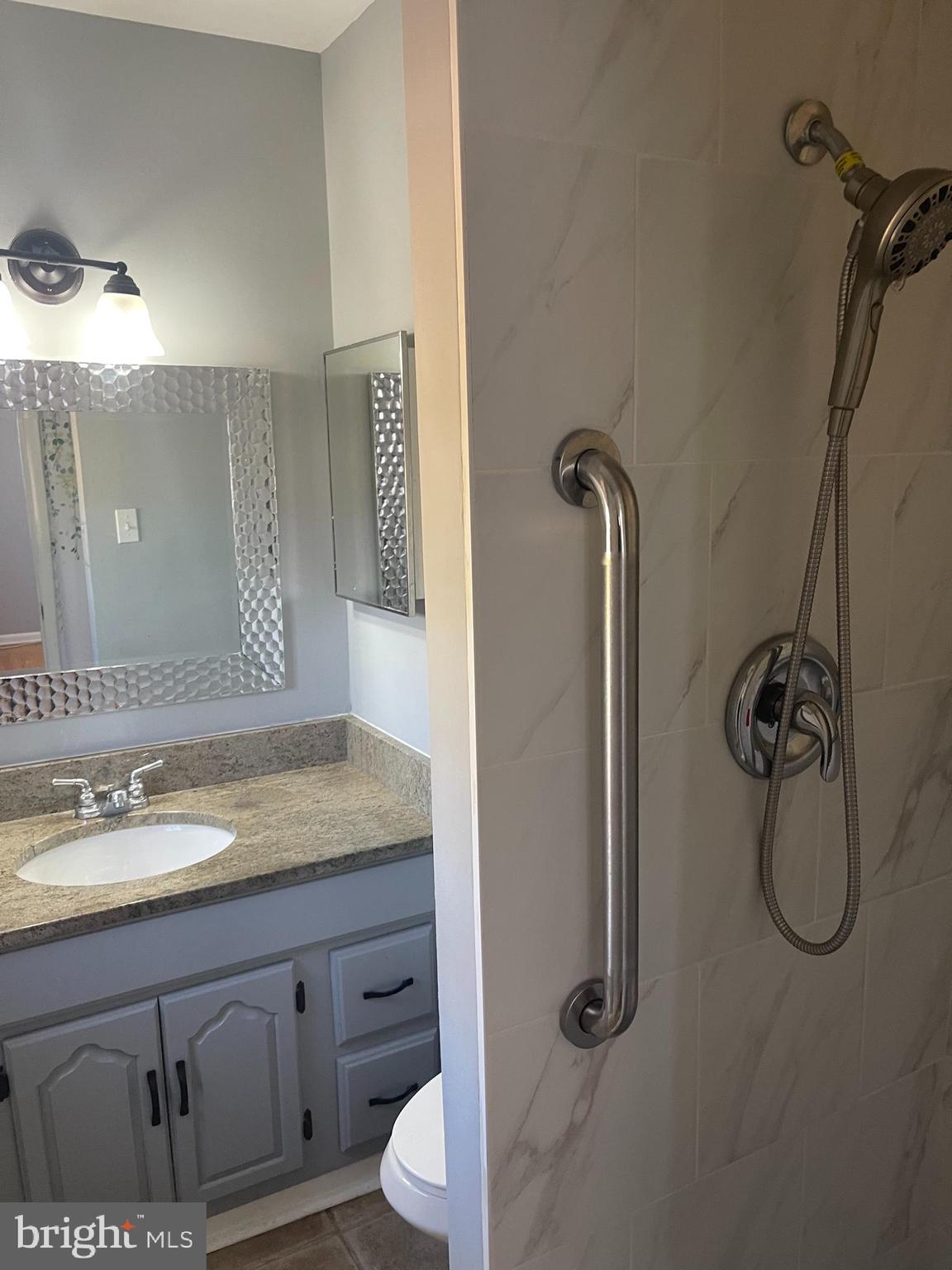 LANDMARK SQUARE - Residential