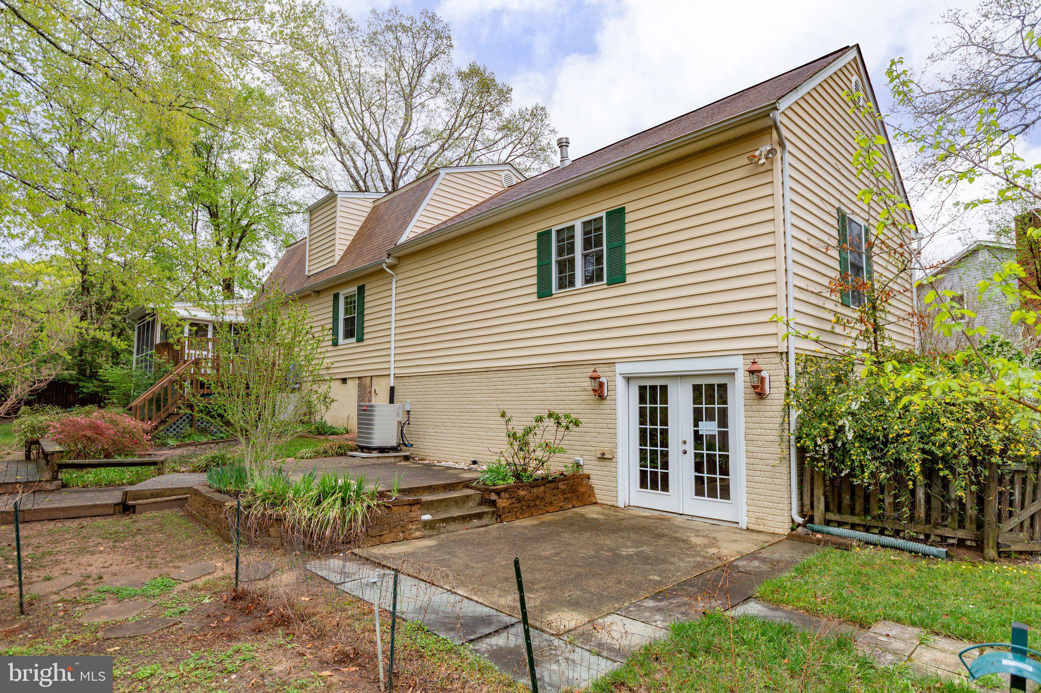 BREEZEWOOD - Residential