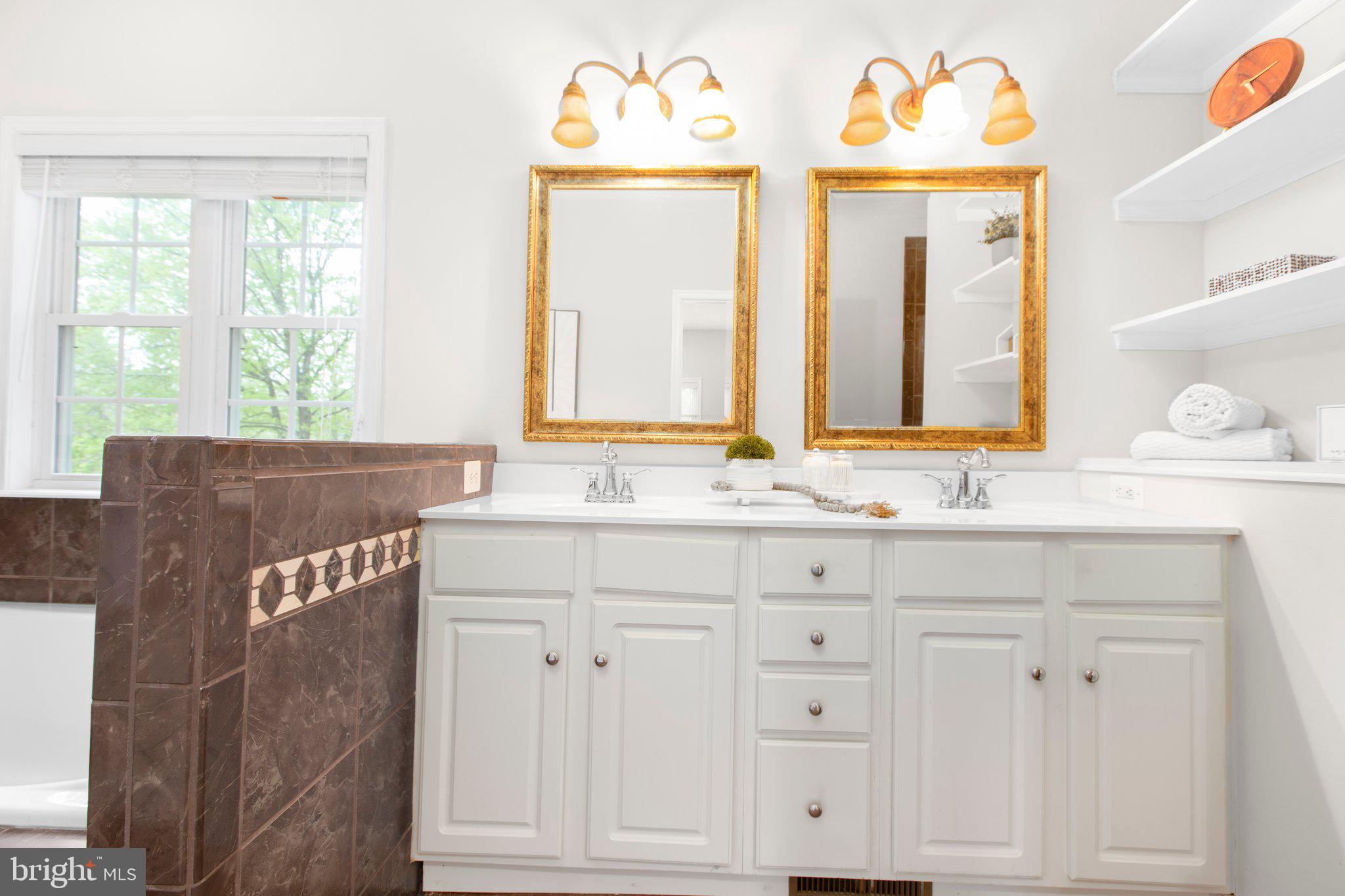 BREEZEWOOD - Residential