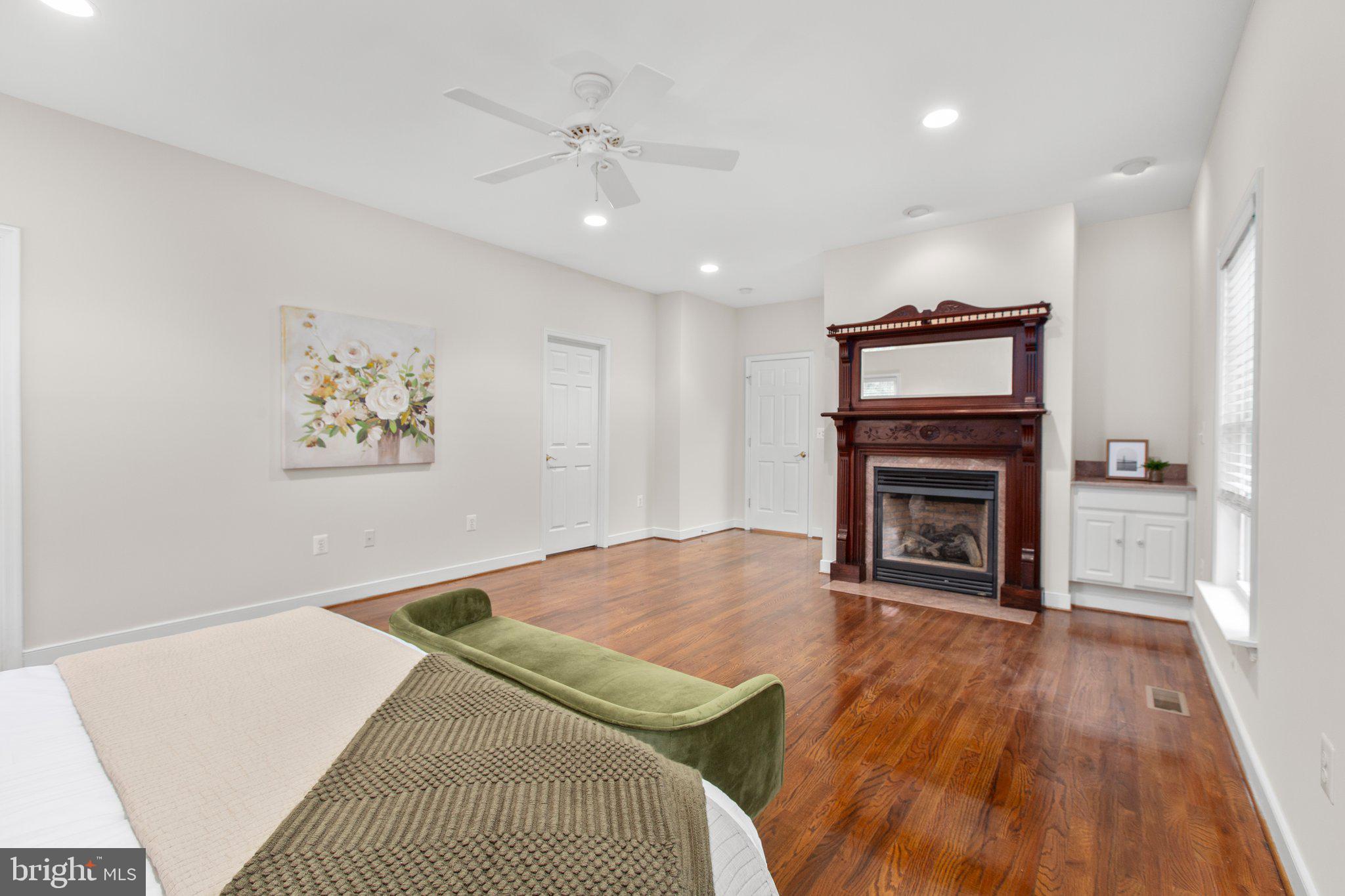 BREEZEWOOD - Residential