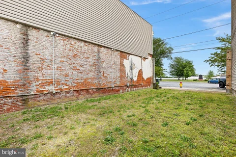 MLS: DENC2104052